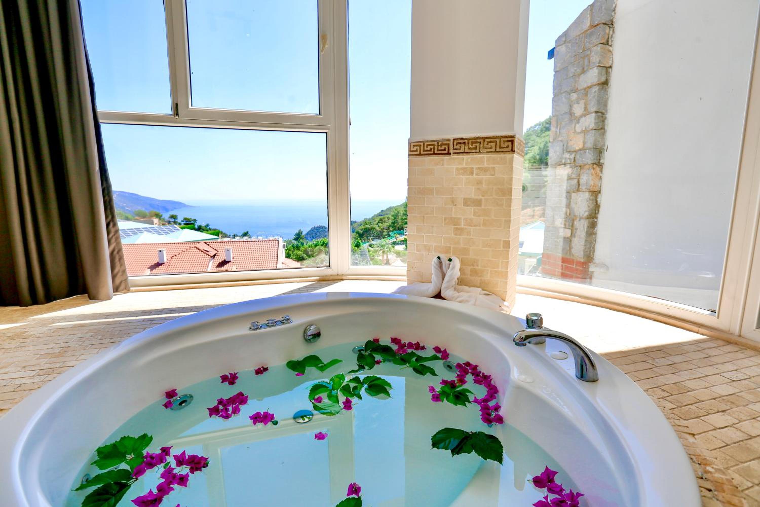 Studio With Spa Bath photo 2