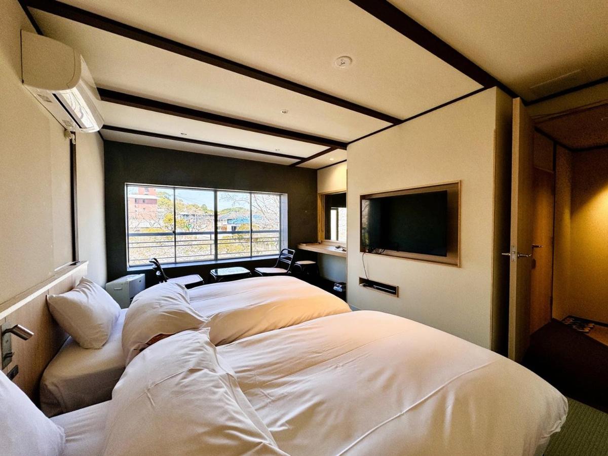 Twin Room with Private Bathroom photo 1