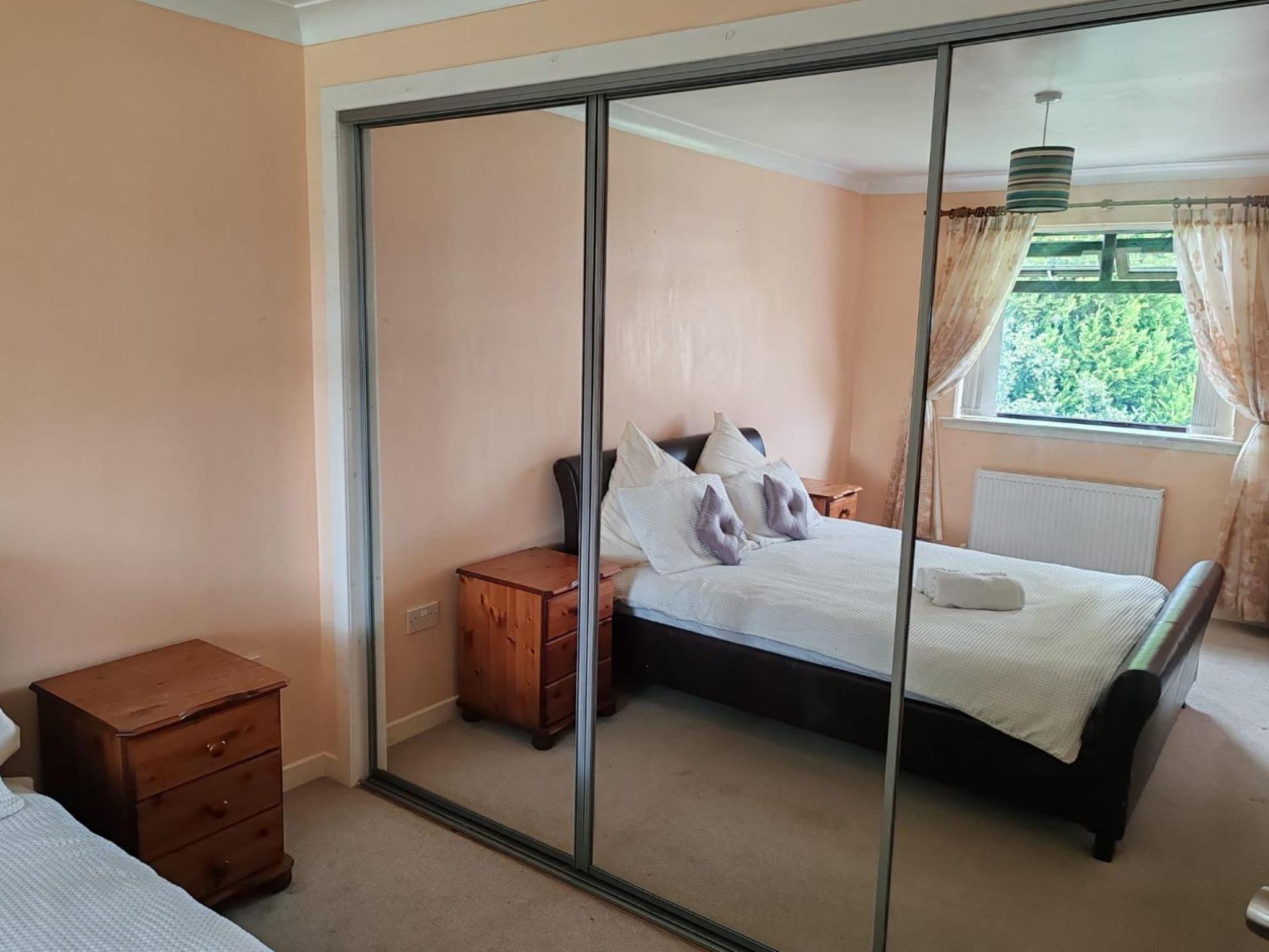 Deluxe King Room - Photo 9