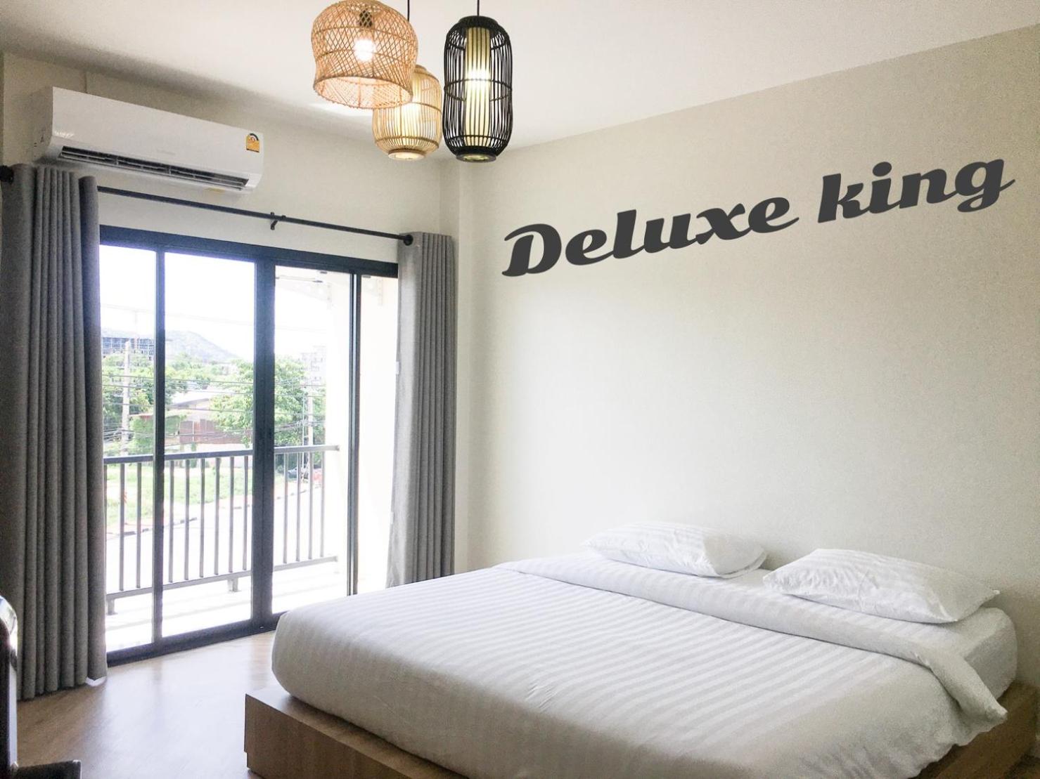 Deluxe King Room - Photo 3
