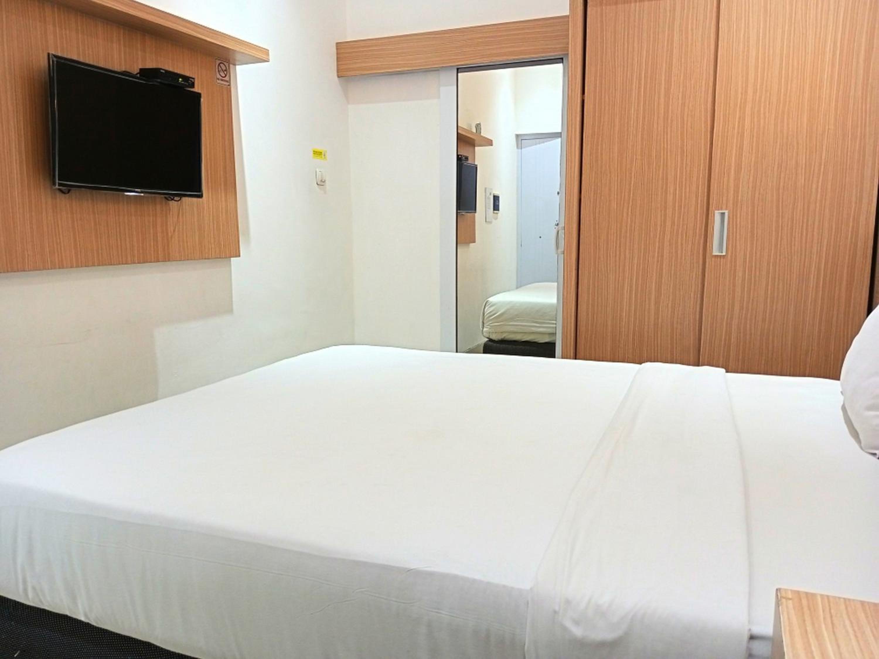 Deluxe Double Room - Photo 9