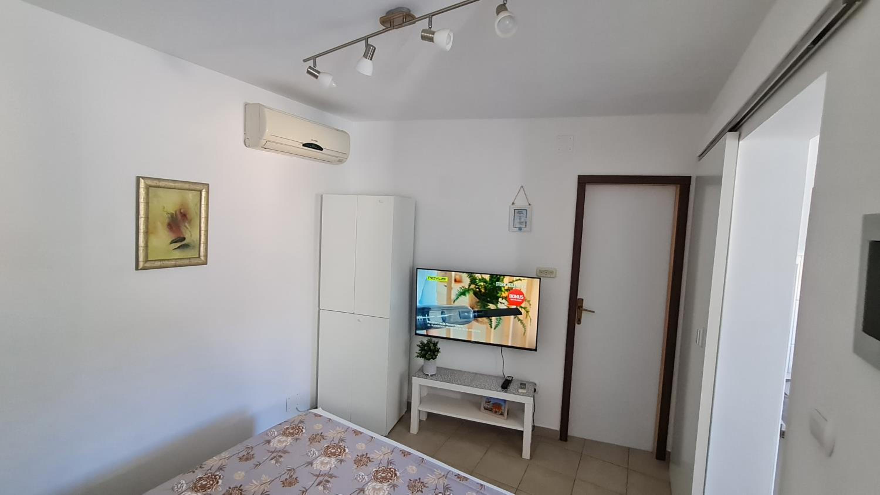 Studio with Balcony - Photo 10