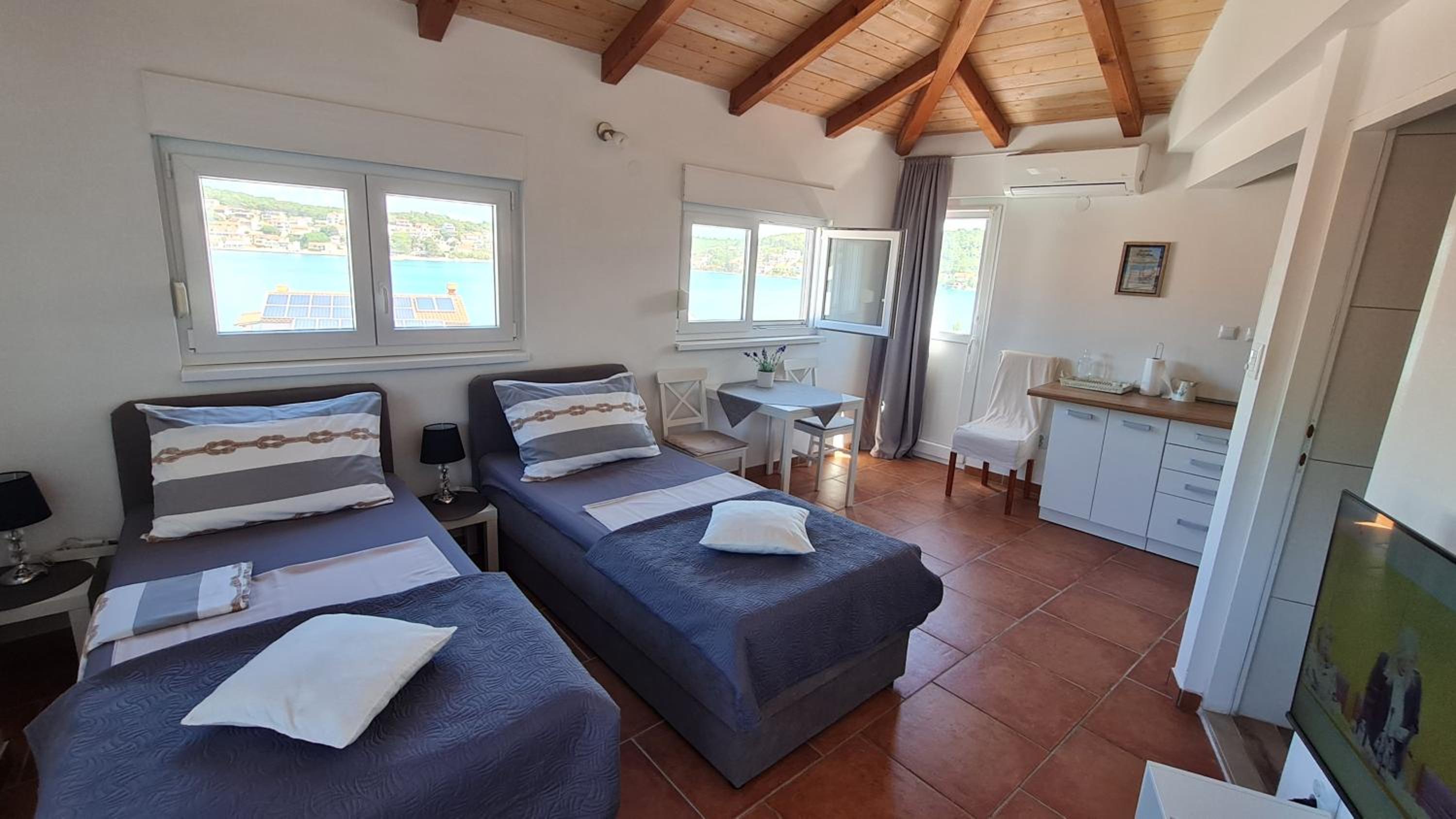 Studio with Sea View - Photo 3