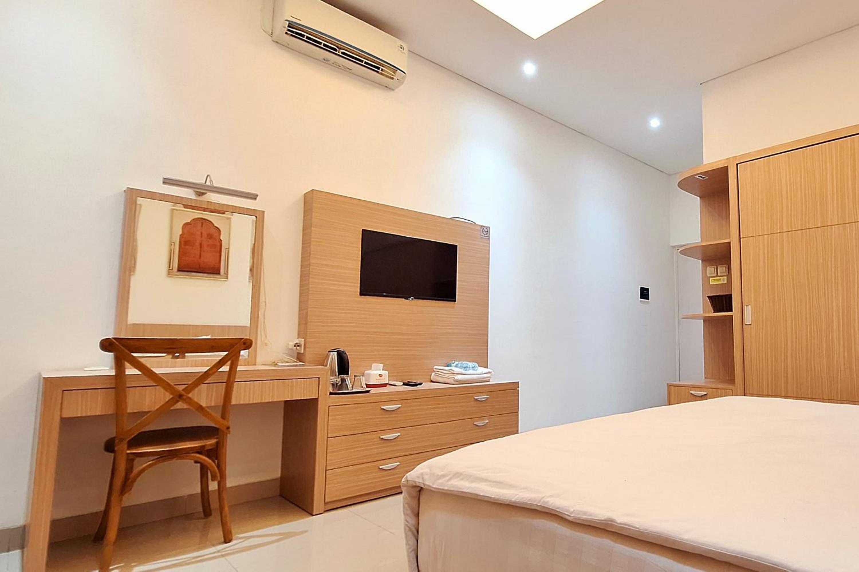 Suite - Photo 1