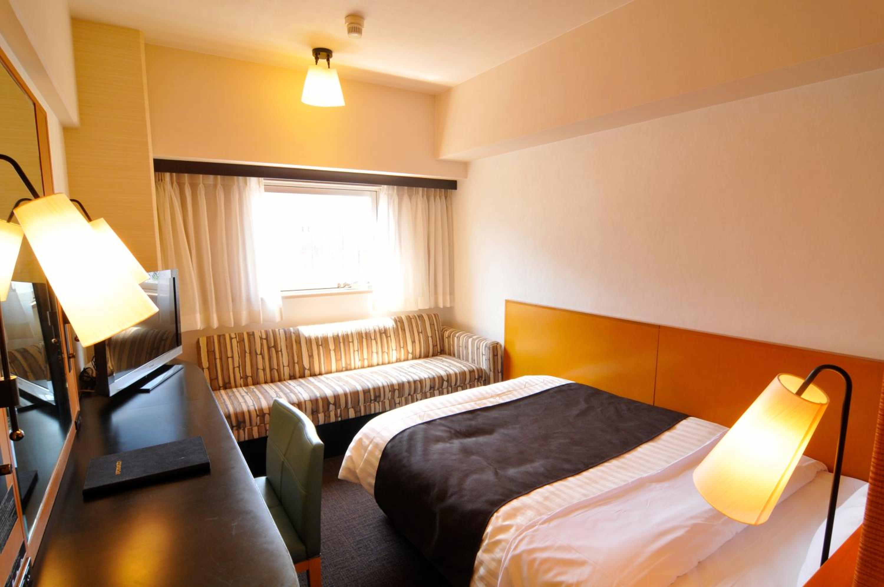 Small Double Room - Smoking photo 3