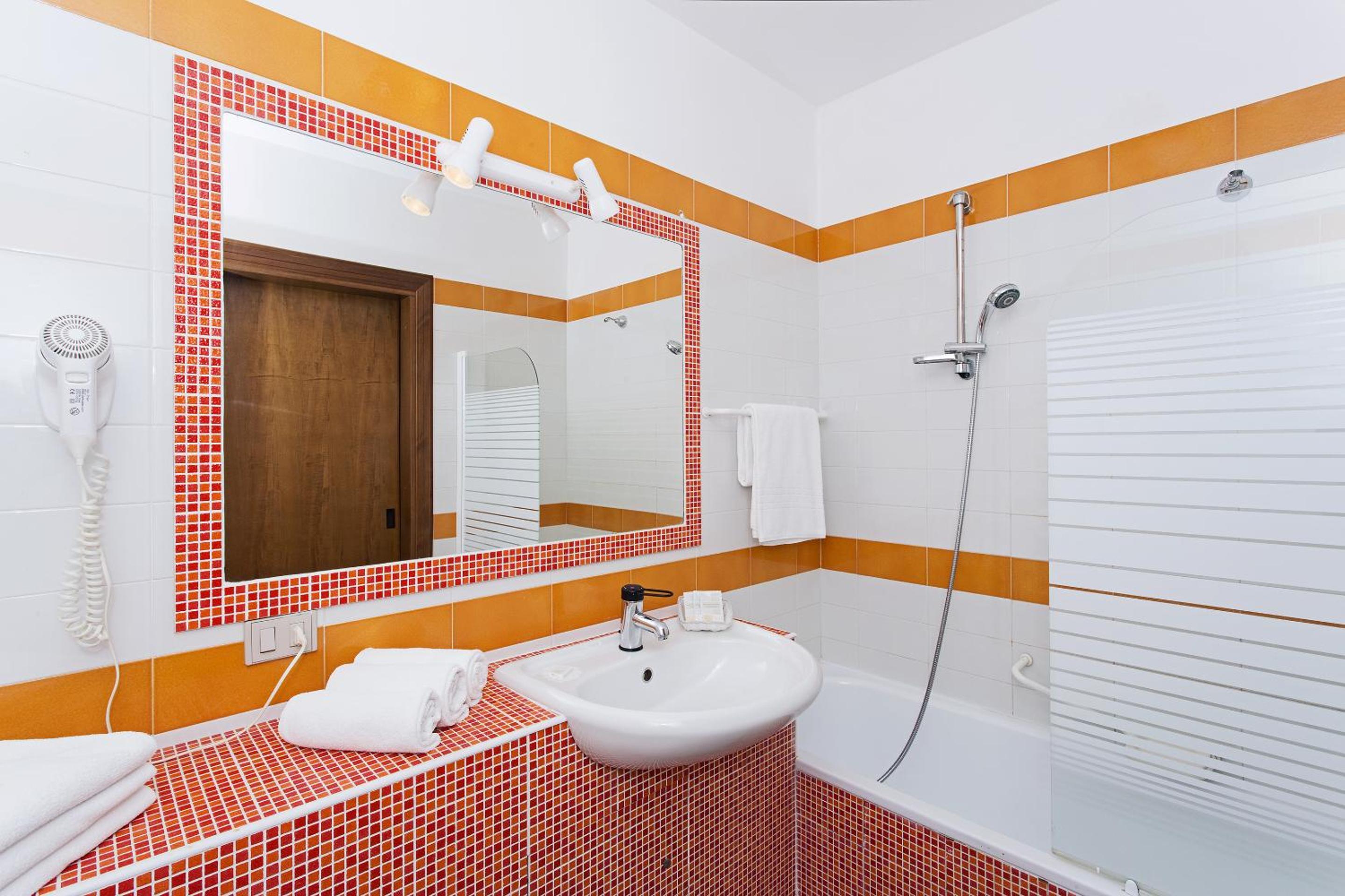 Economy Triple Room With Partial View  photo 3