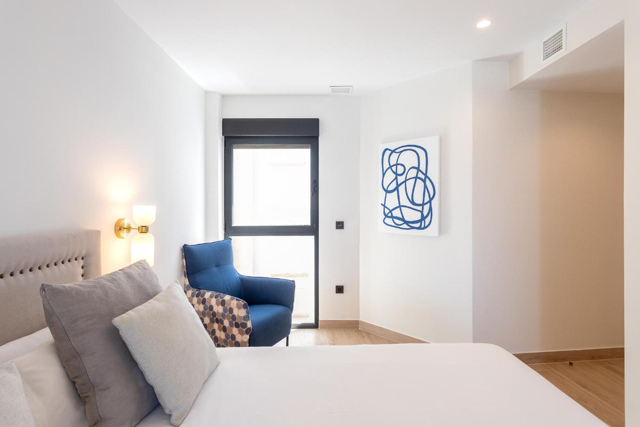 One-Bedroom Apartment with Balcony and Sea View - Photo 6