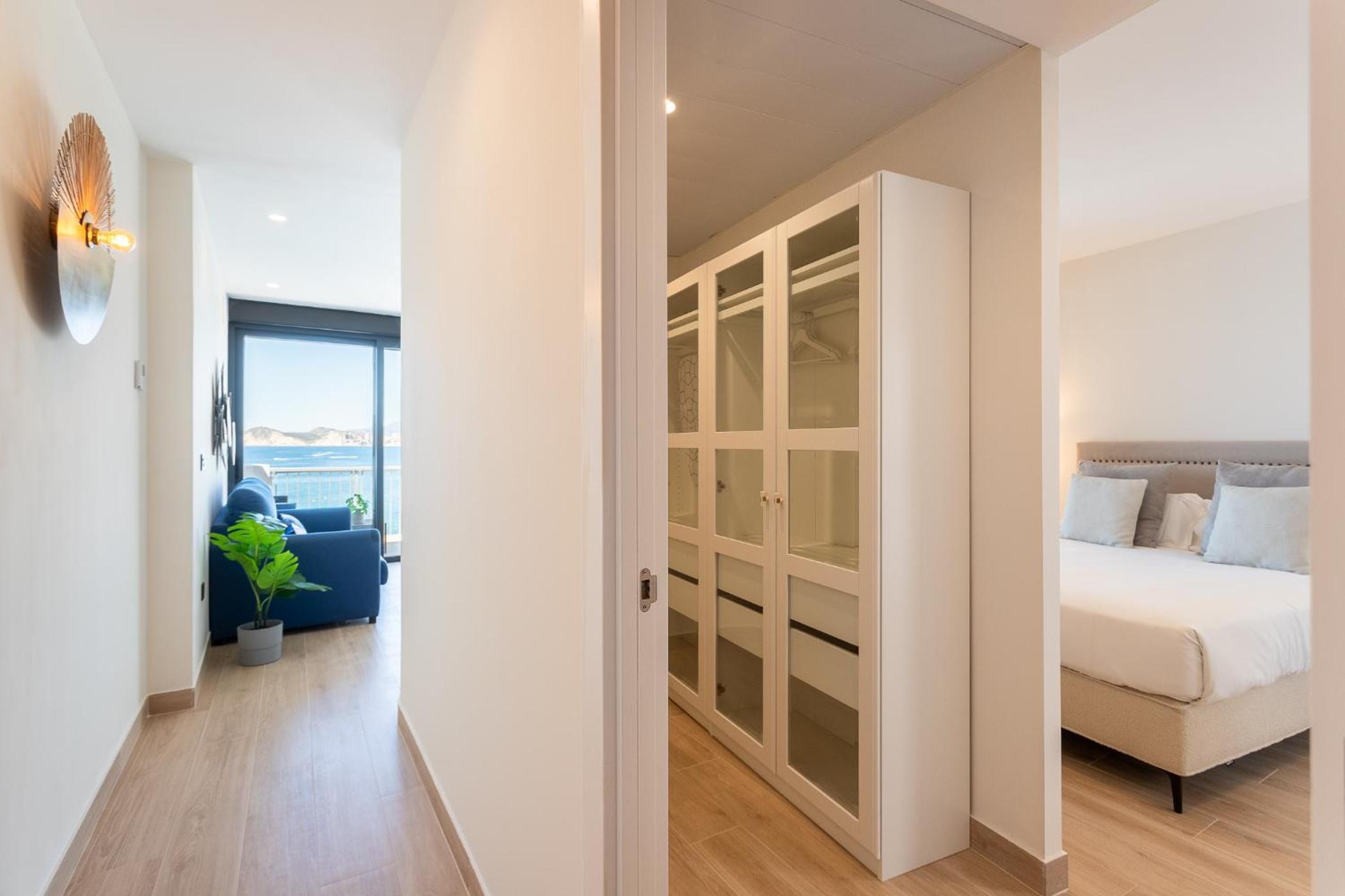 One-Bedroom Apartment with Balcony and Sea View - Photo 7