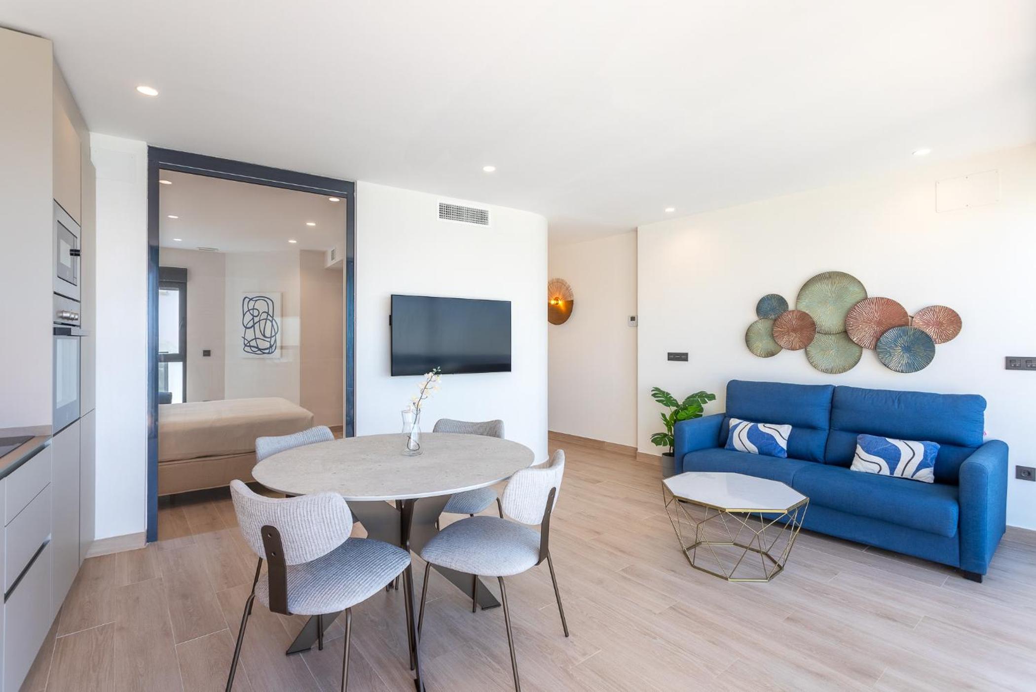 One-Bedroom Apartment with Balcony and Sea View - Photo 13