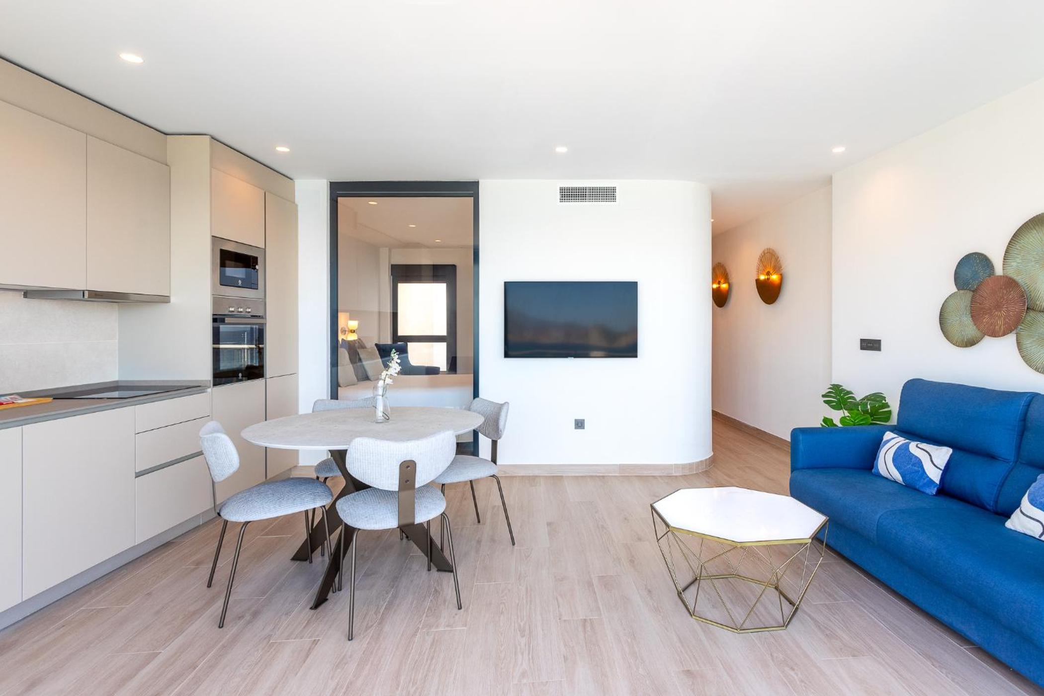 One-Bedroom Apartment with Balcony and Sea View - Photo 1