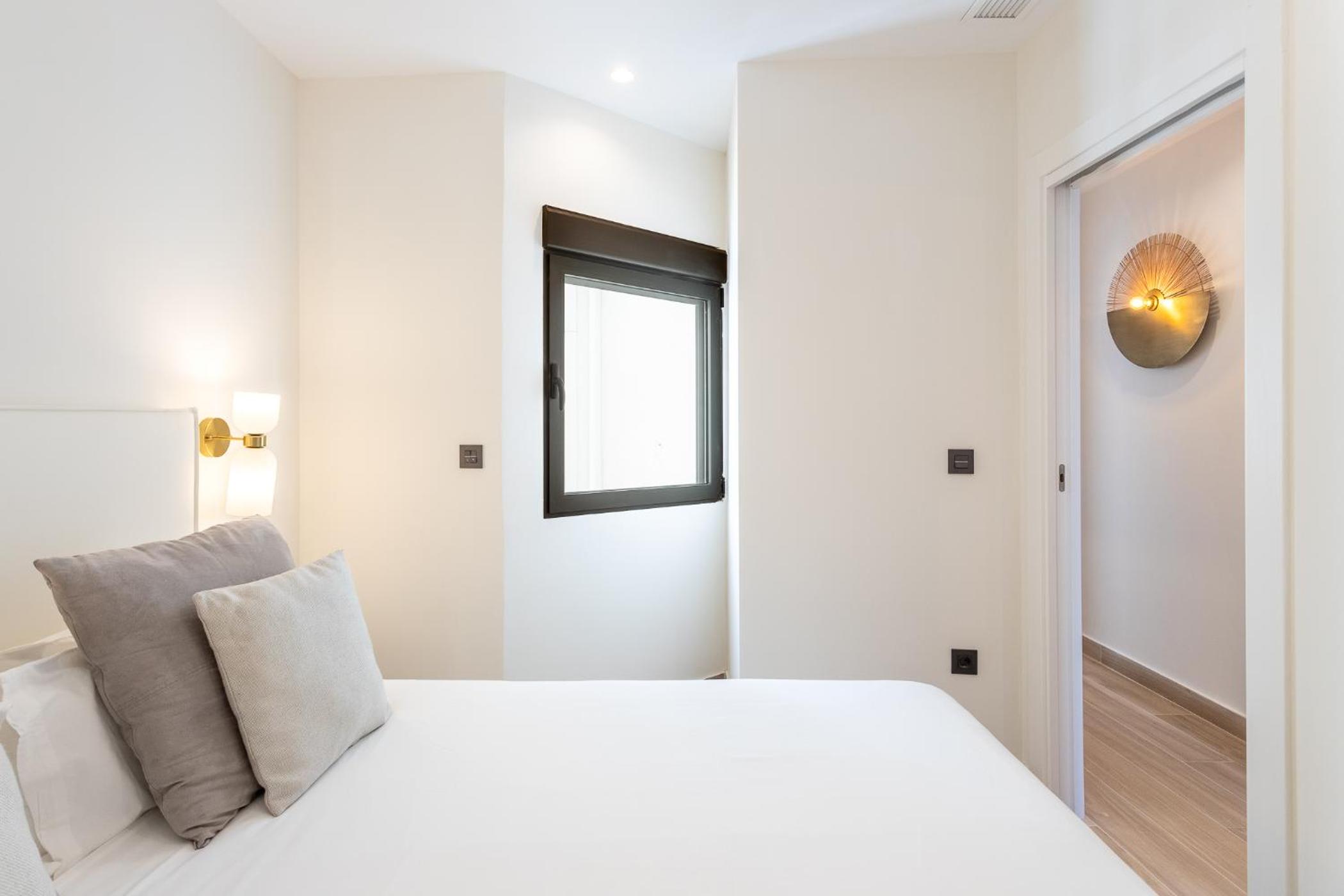 Two-Bedroom Apartment with Sea View - Photo 13