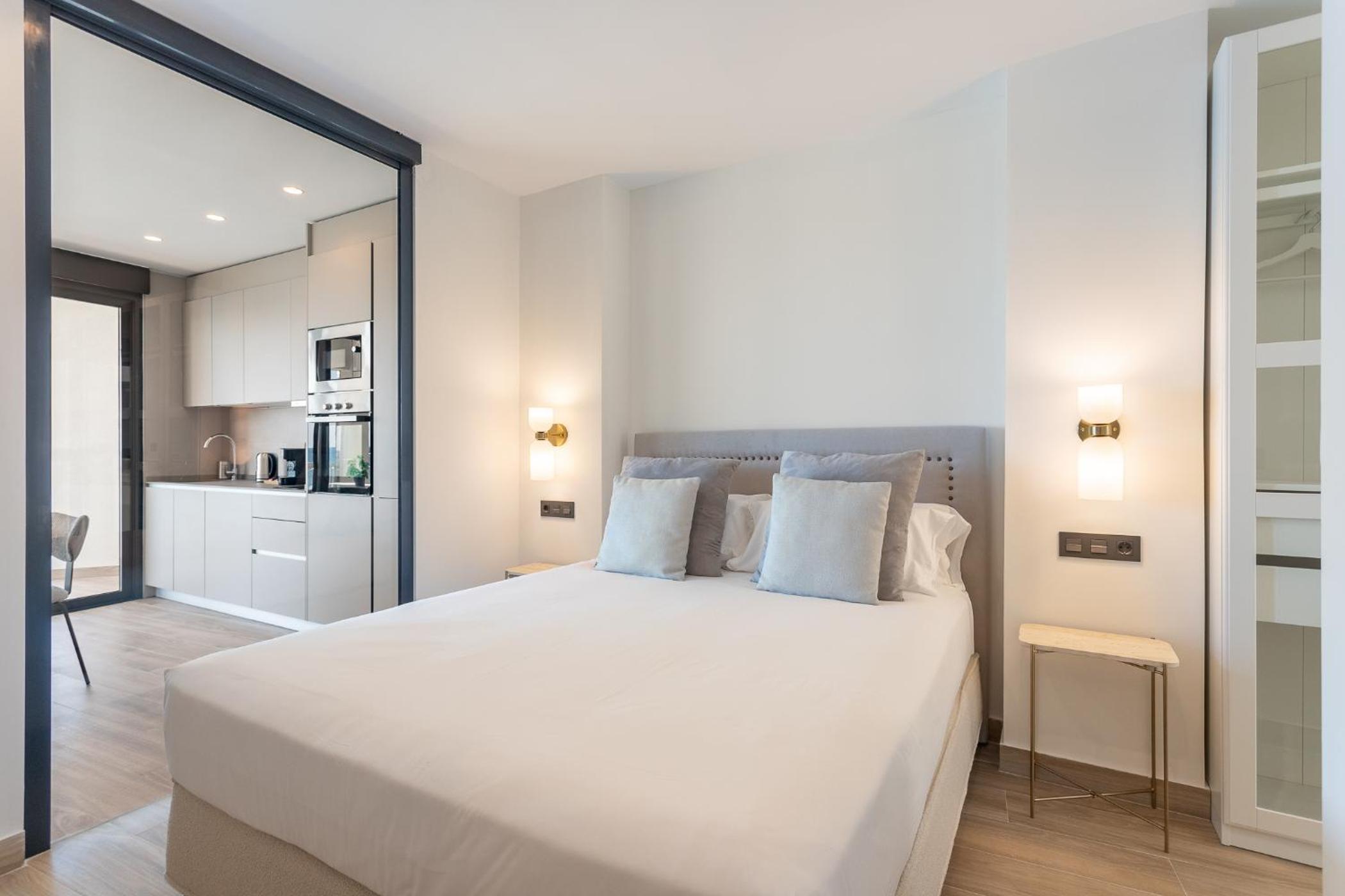 Two-Bedroom Apartment with Sea View - Photo 17