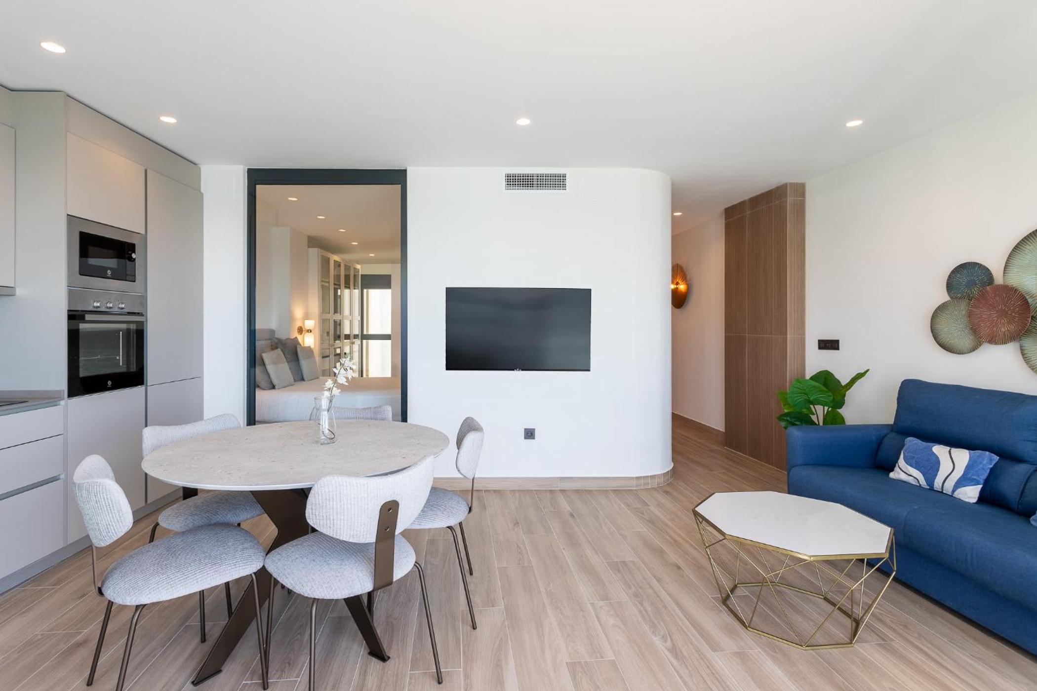 Two-Bedroom Apartment with Sea View - Photo 7