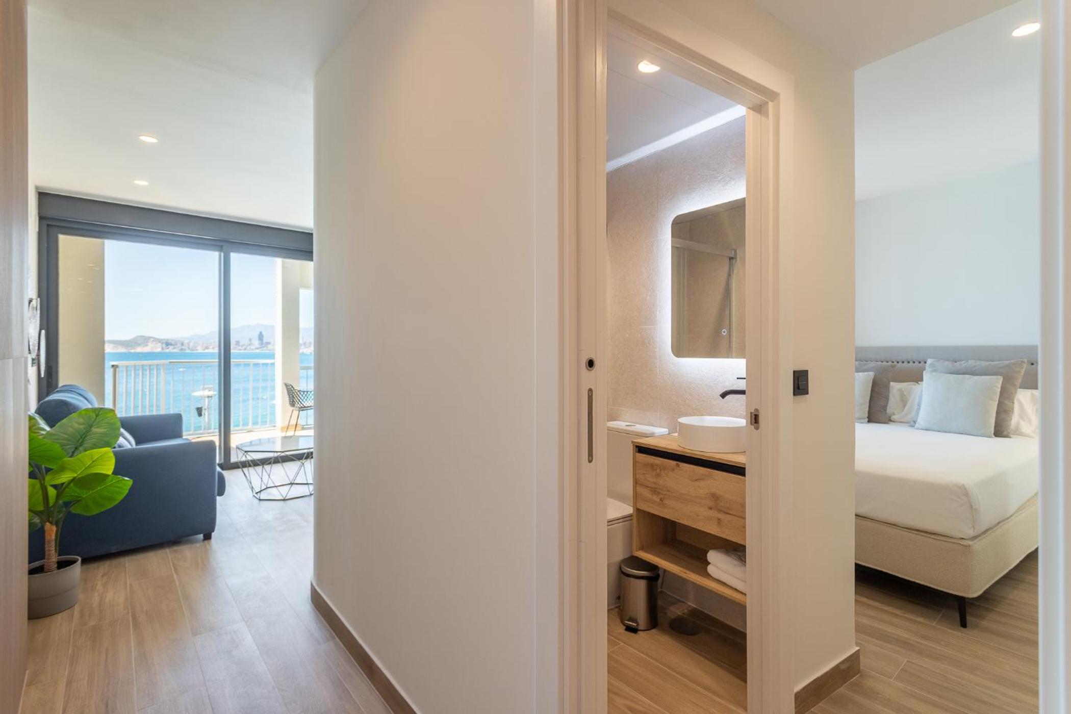 Two-Bedroom Apartment with Sea View - Photo 4