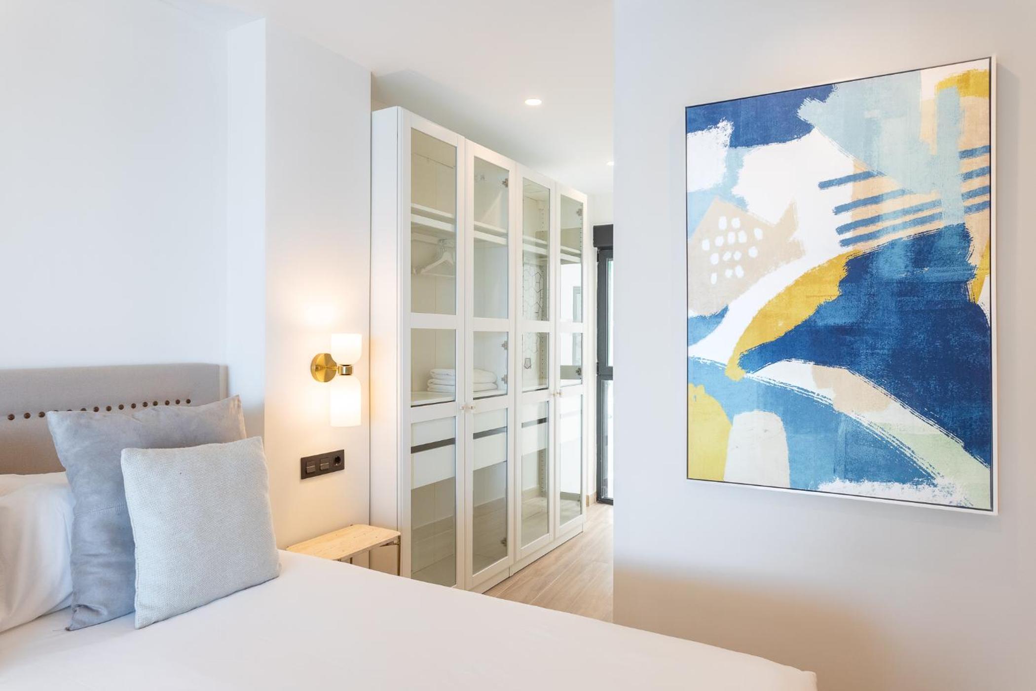 Two-Bedroom Apartment with Sea View - Photo 11