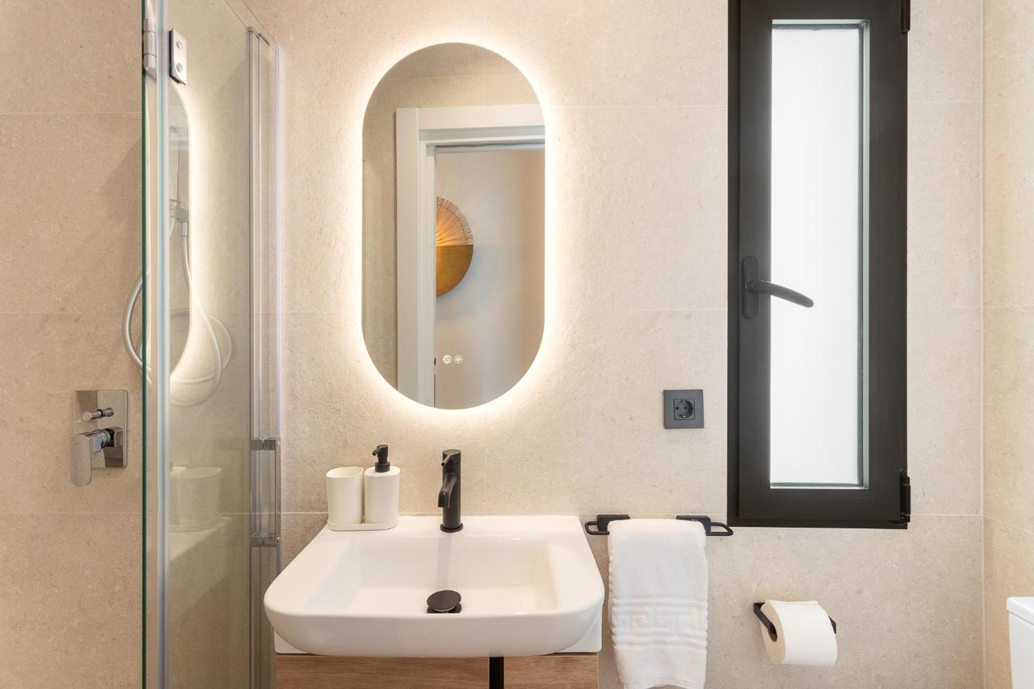 Two-Bedroom Apartment with Sea View - Photo 16