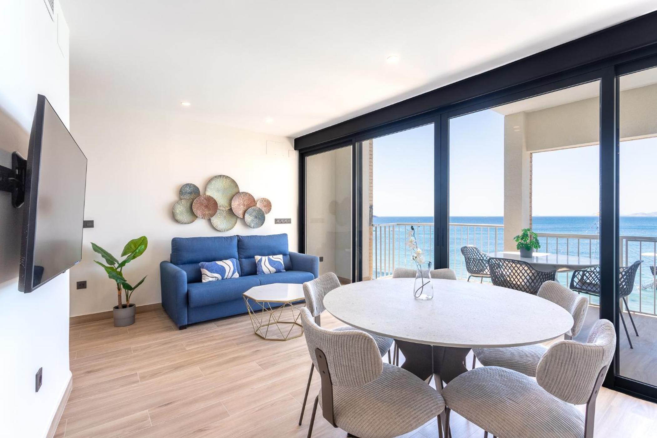 Two-Bedroom Apartment with Sea View - Photo 2