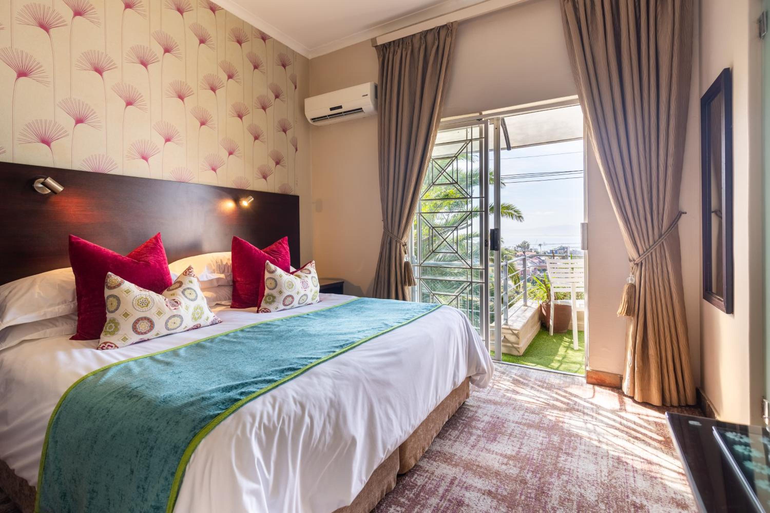 Premium Double or Twin Room - Photo 5