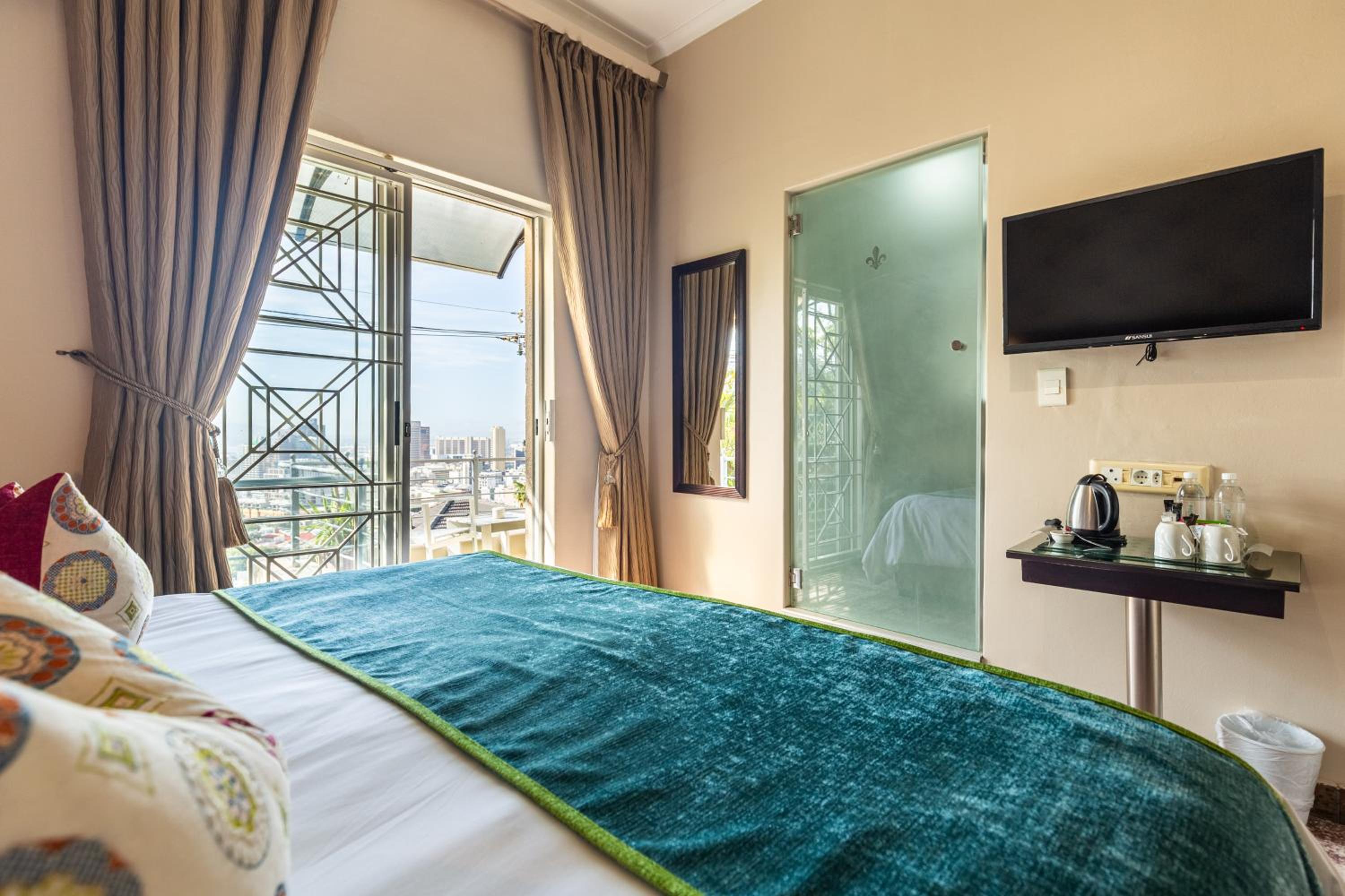 Premium Double or Twin Room - Photo 6