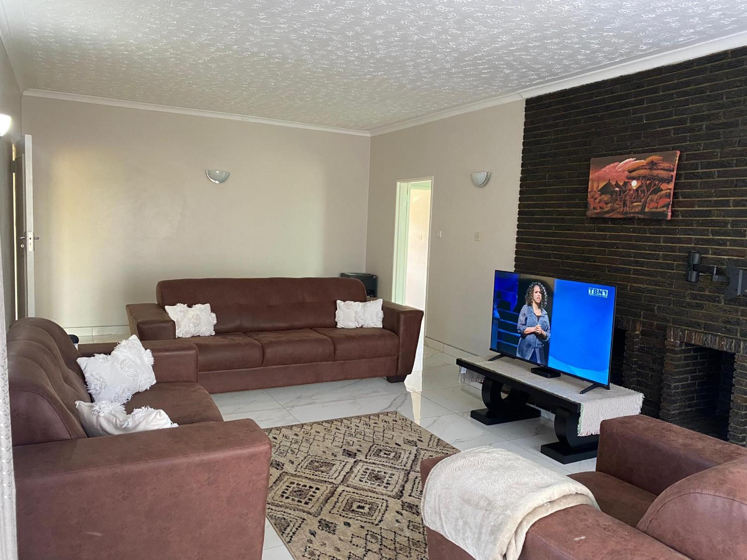 Three-Bedroom Apartment photo 1