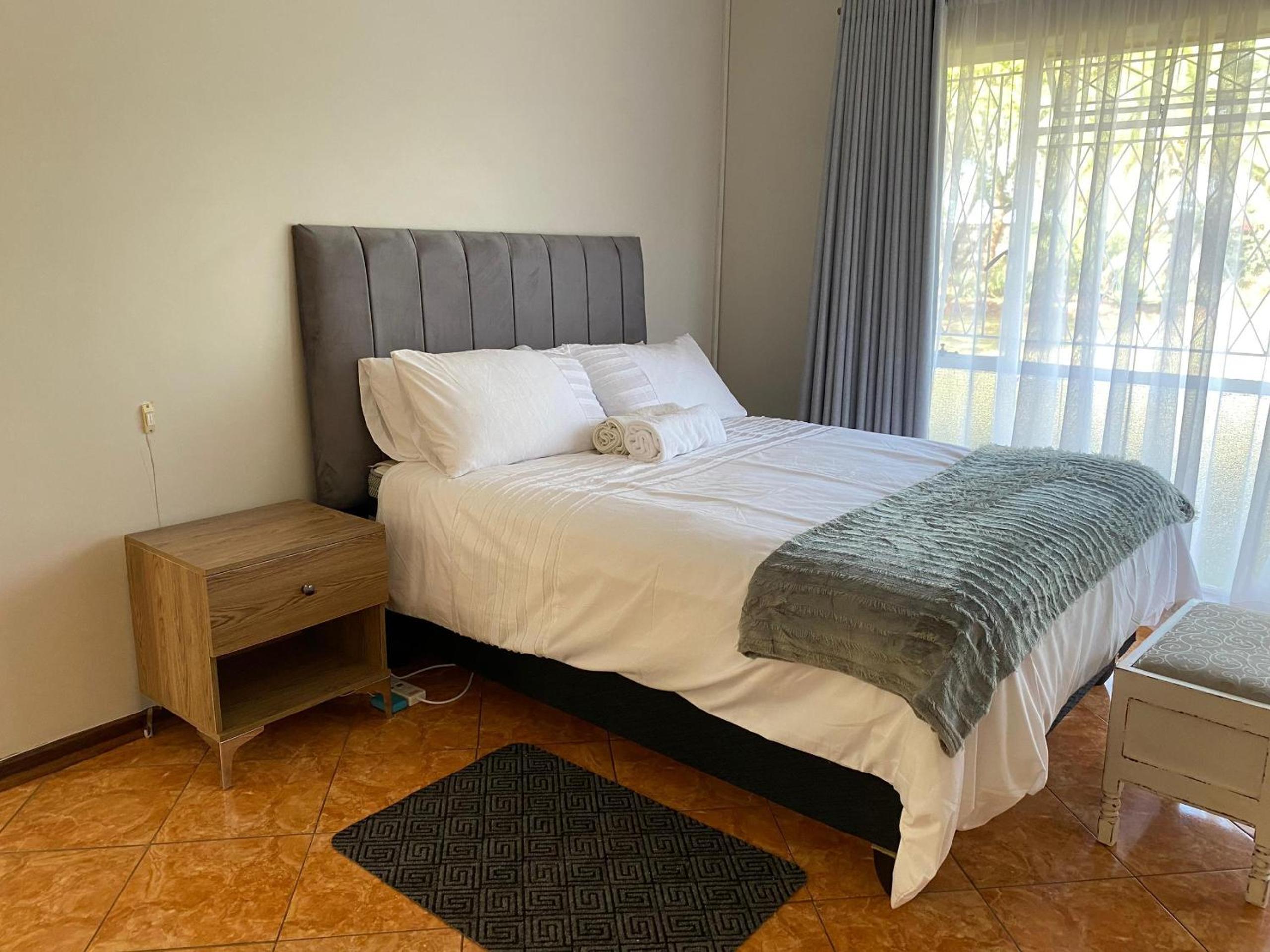 Three-Bedroom Apartment photo 2