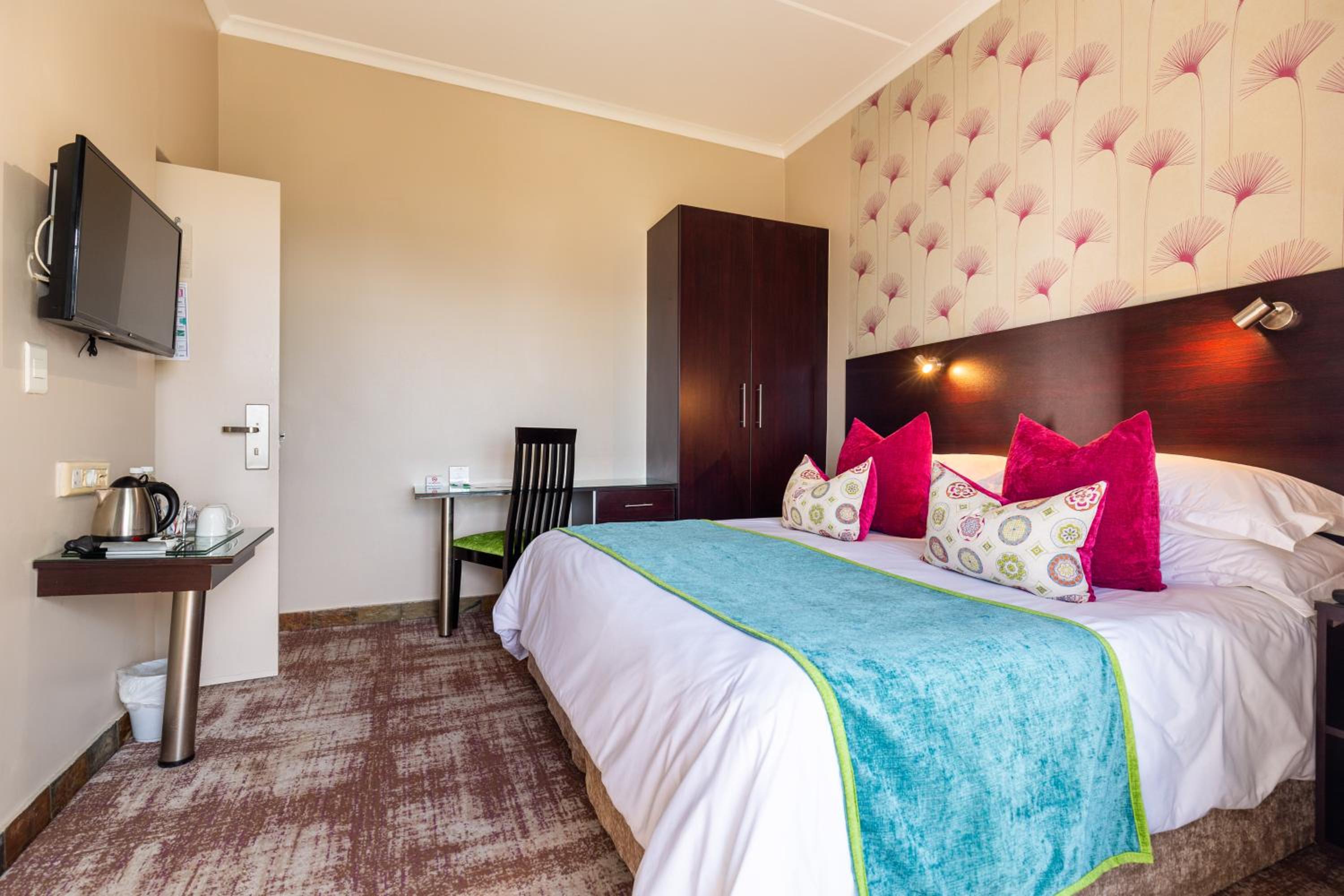 Premium Double or Twin Room - Photo 7