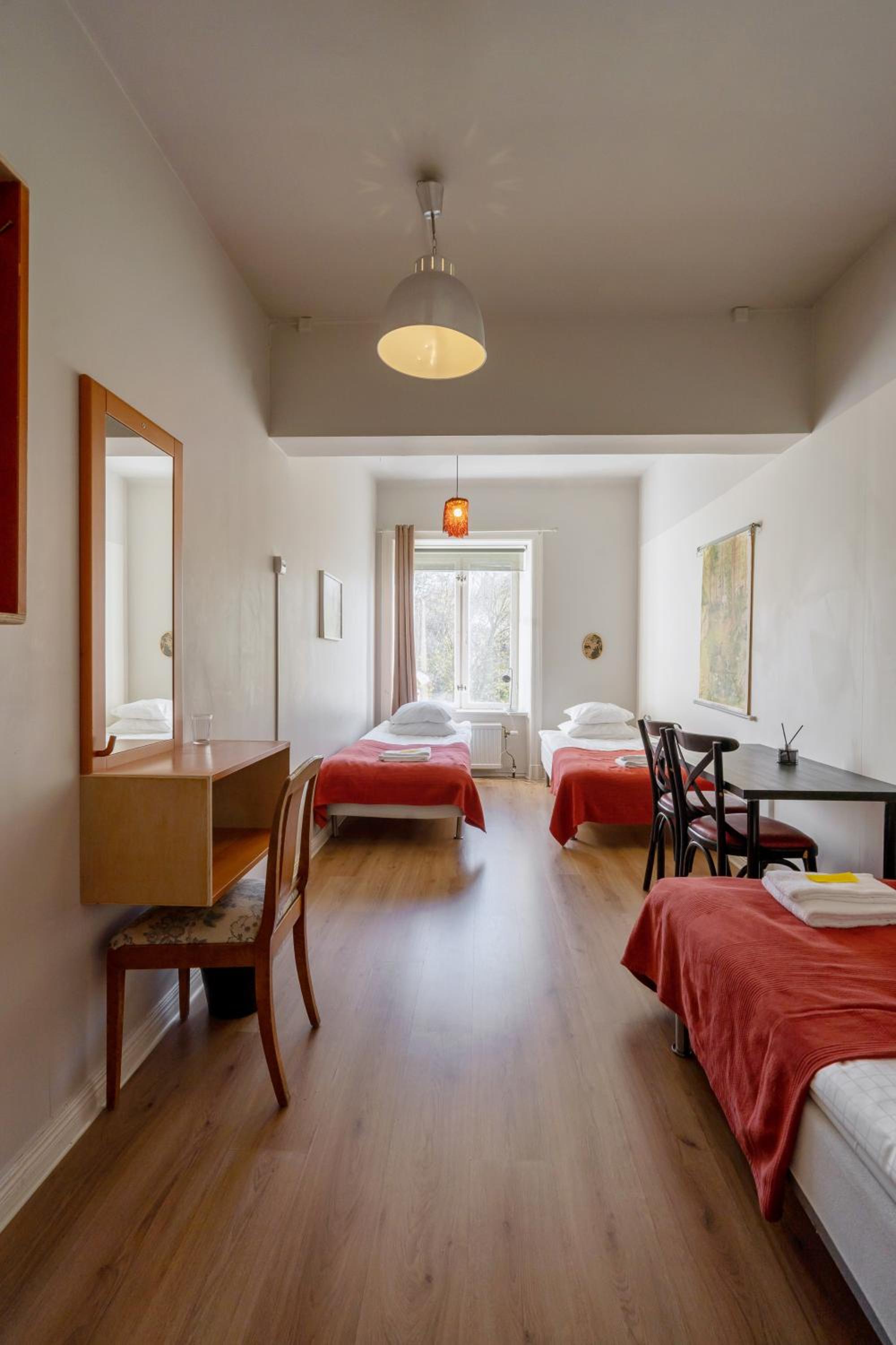 Basic Triple Room with Shared Bathroom (Annex)