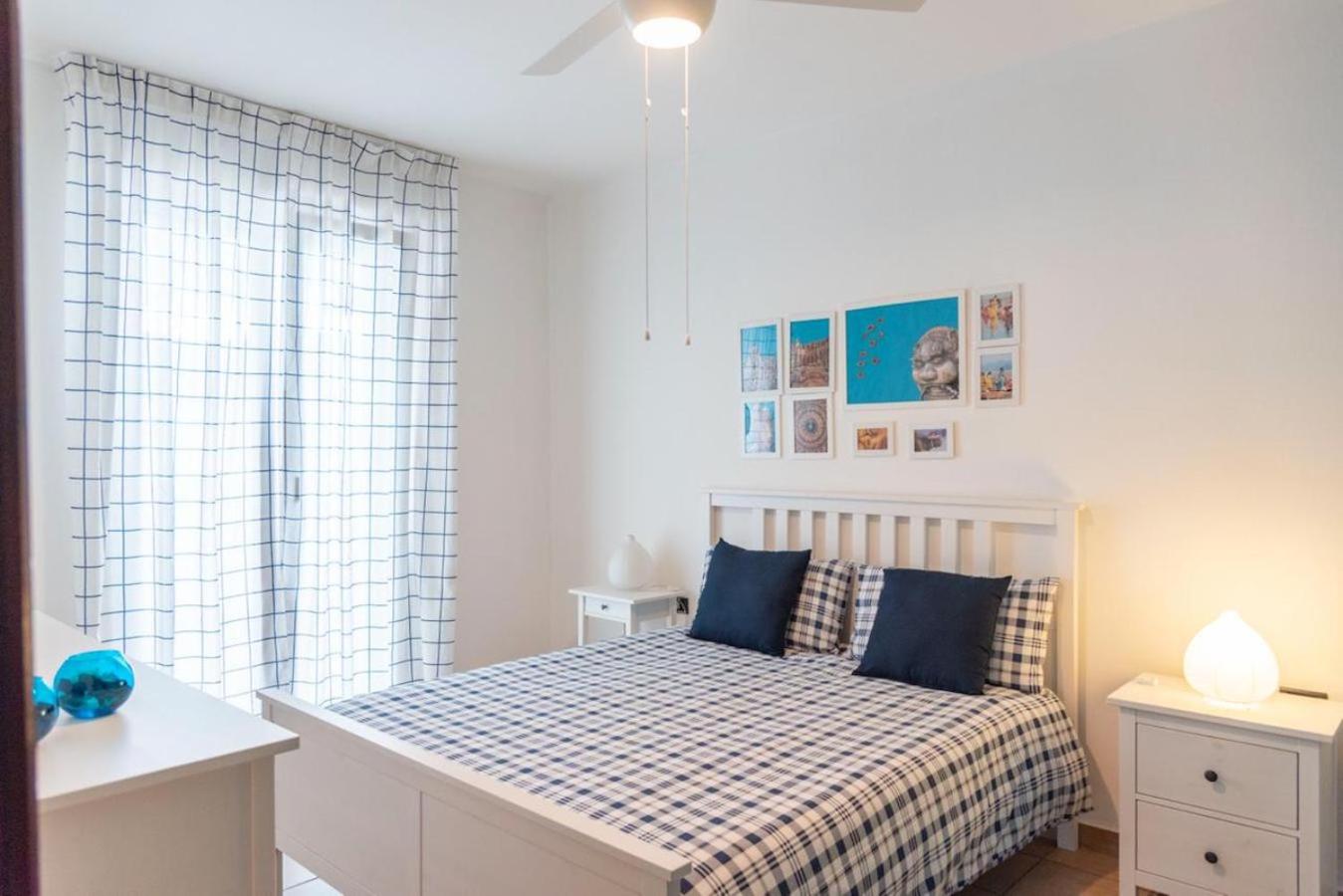 One-Bedroom Apartment with Balcony and Sea View photo 3