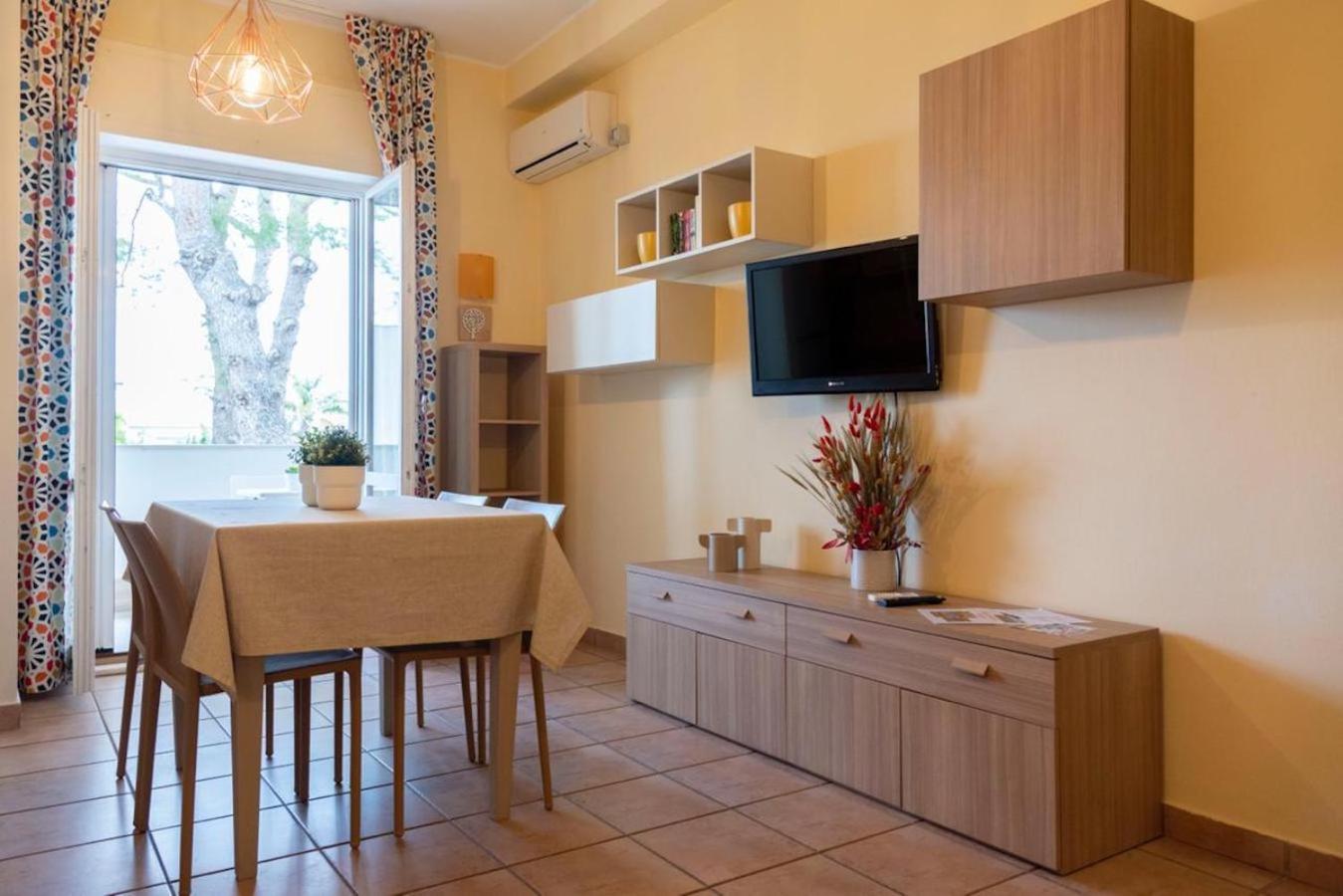 One-Bedroom Apartment with Balcony and Garden View photo 3