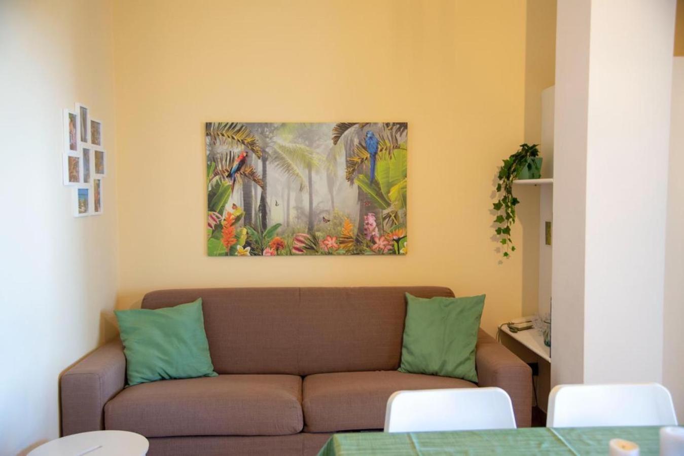 Two-Bedroom Apartment with Balcony and Garden View photo 3