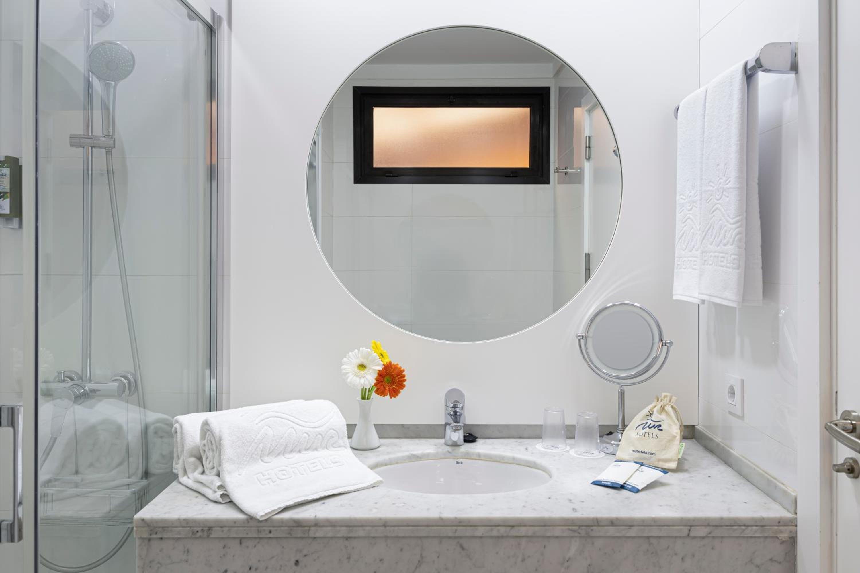 Superior Double Room Single Use with Pool View photo 2
