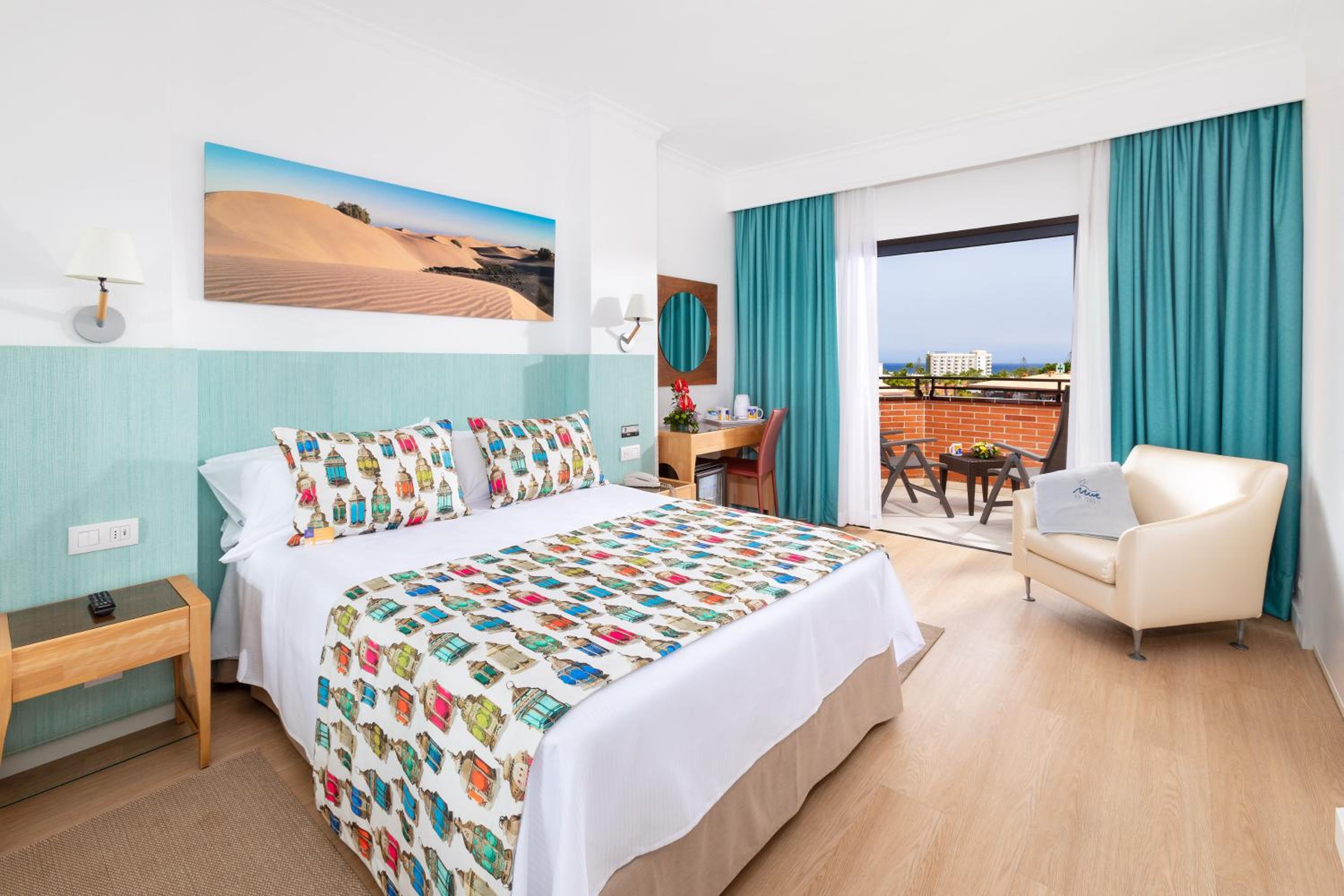 Double Room with Pool View - Photo 1