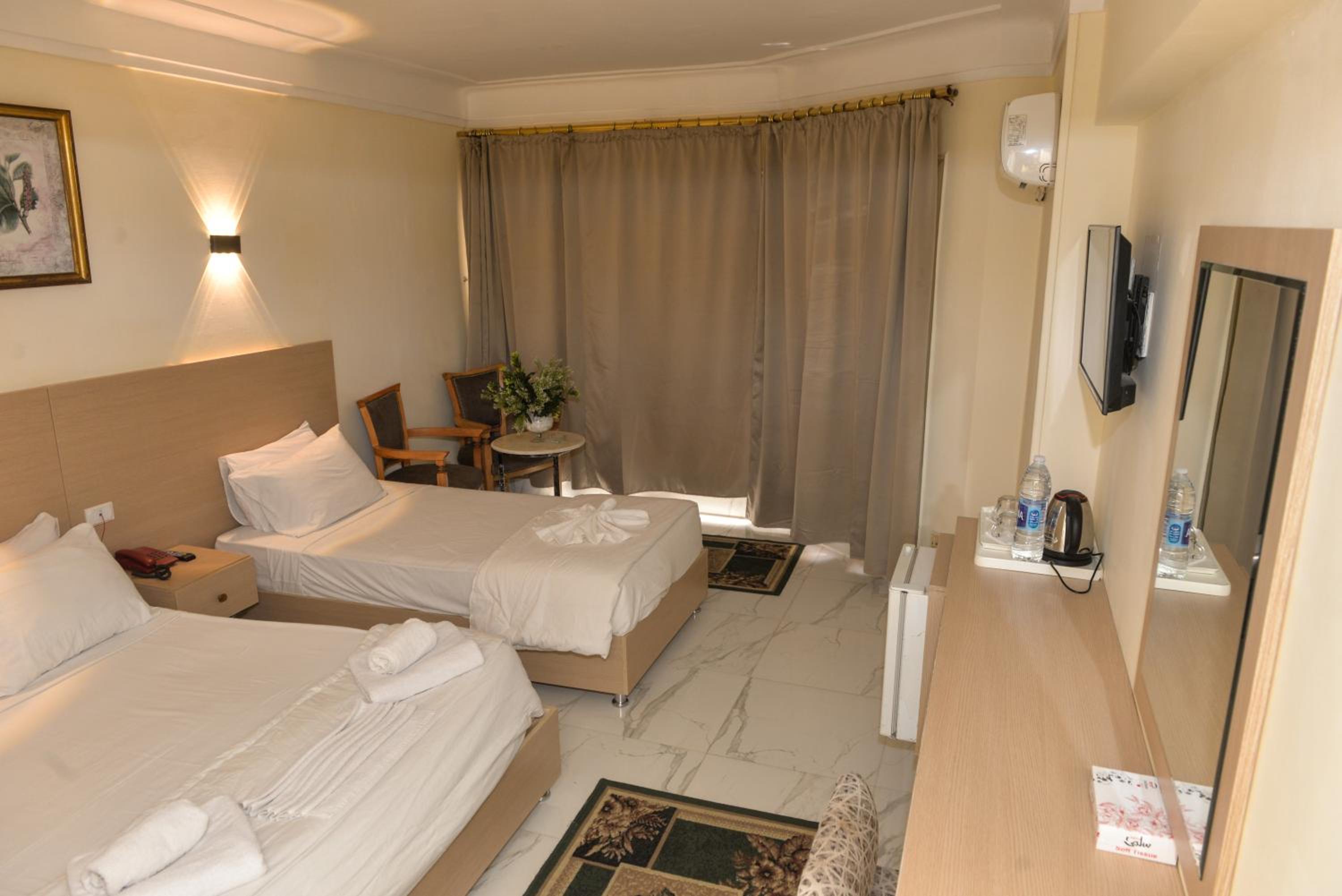Chambre Lits Jumeaux Standard avec Vue Latérale sur la Mer