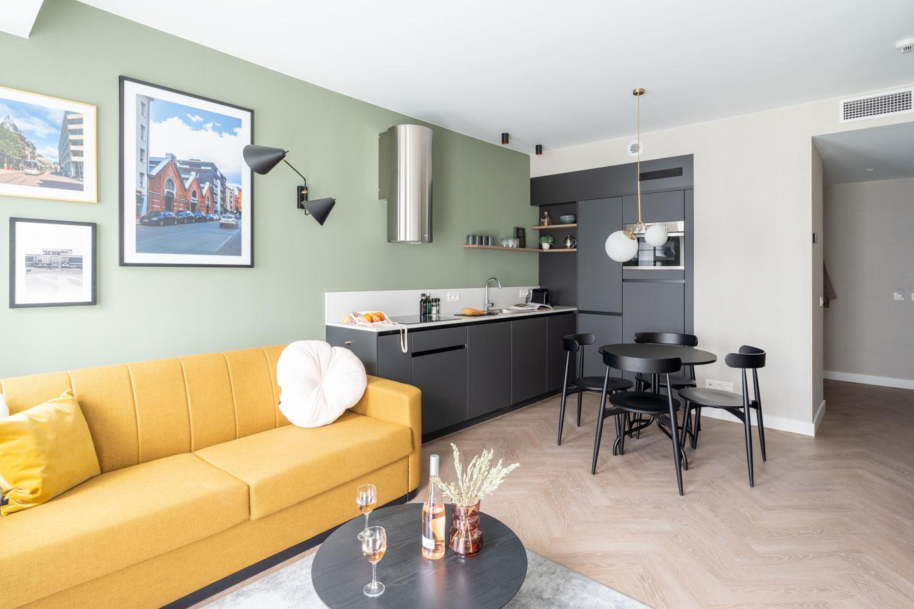 Large 1 Bedroom Apartment with Sofa Bed - Photo 8