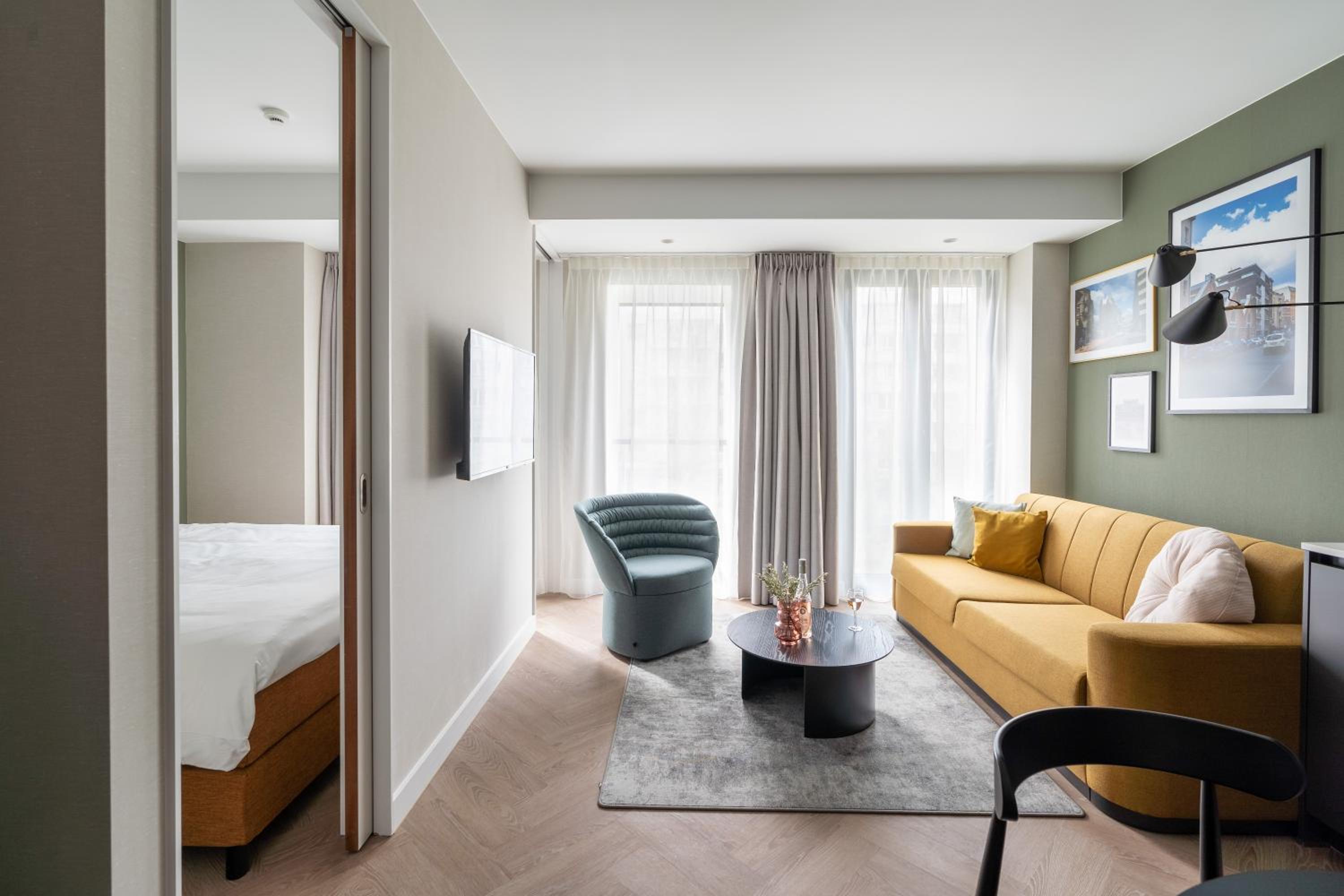 Large 1 Bedroom Apartment with Sofa Bed - Photo 5