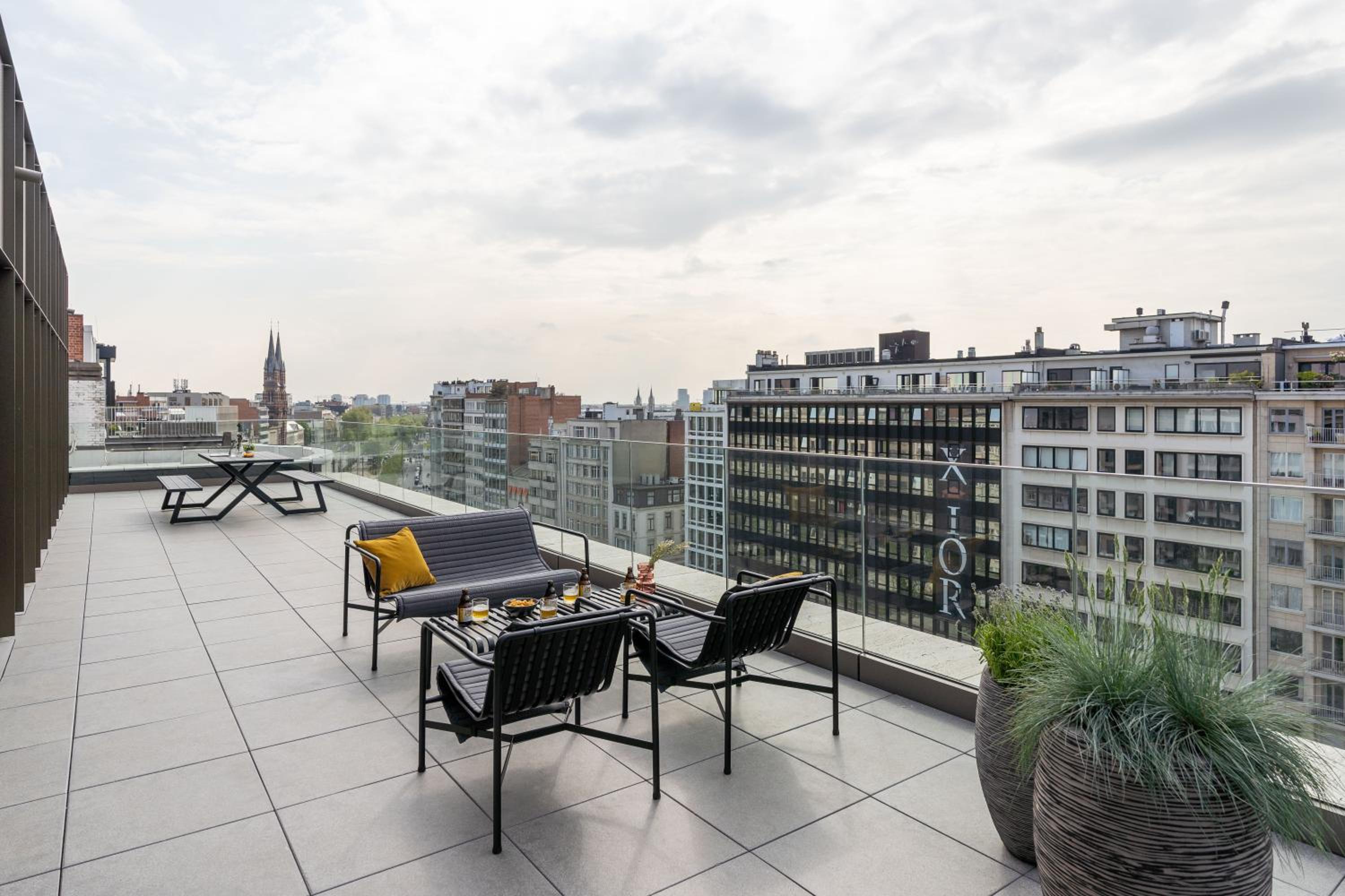 XL 2 Bedroom Apartment with Terrace and Sofa Bed
