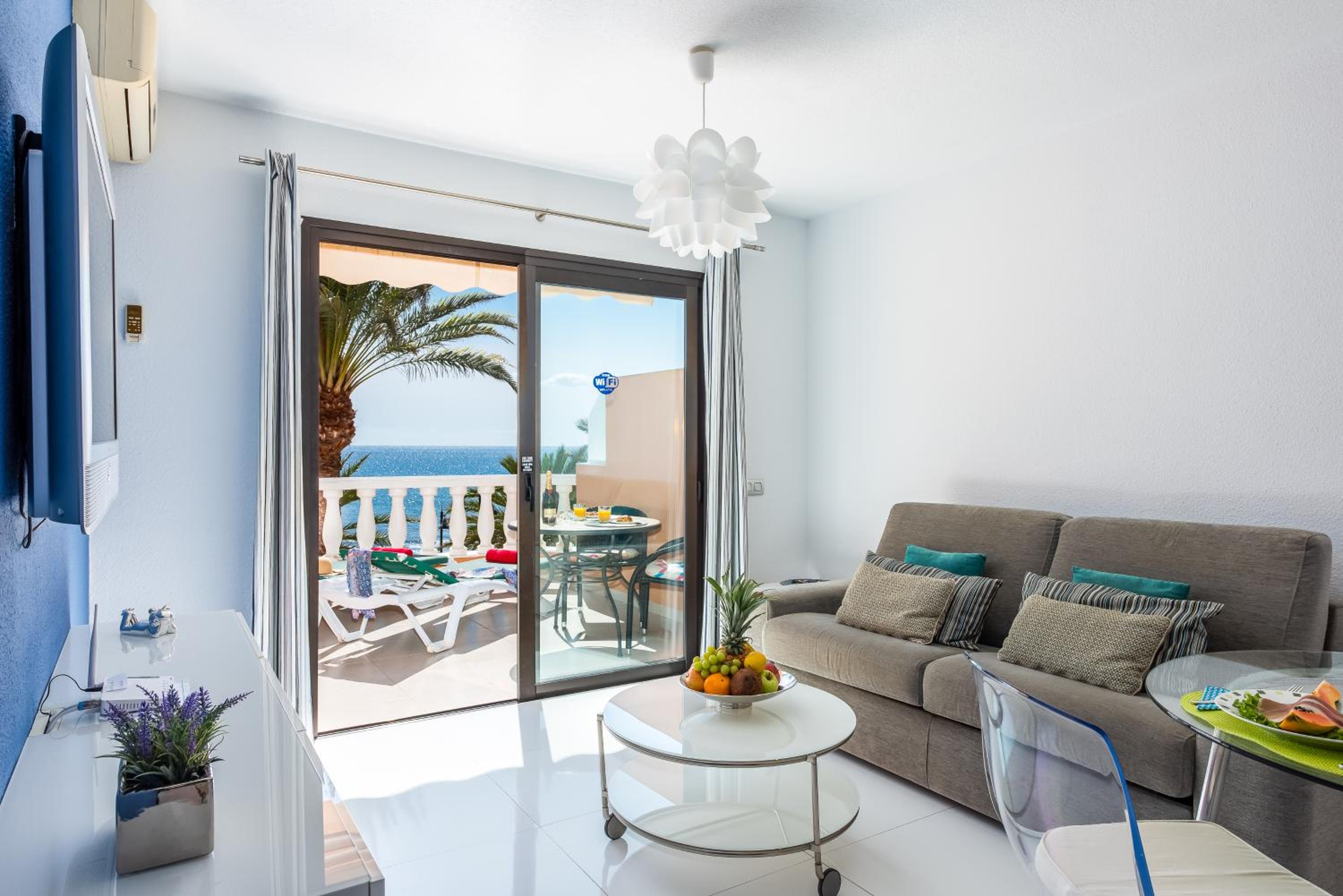 Estudio con vista al mar