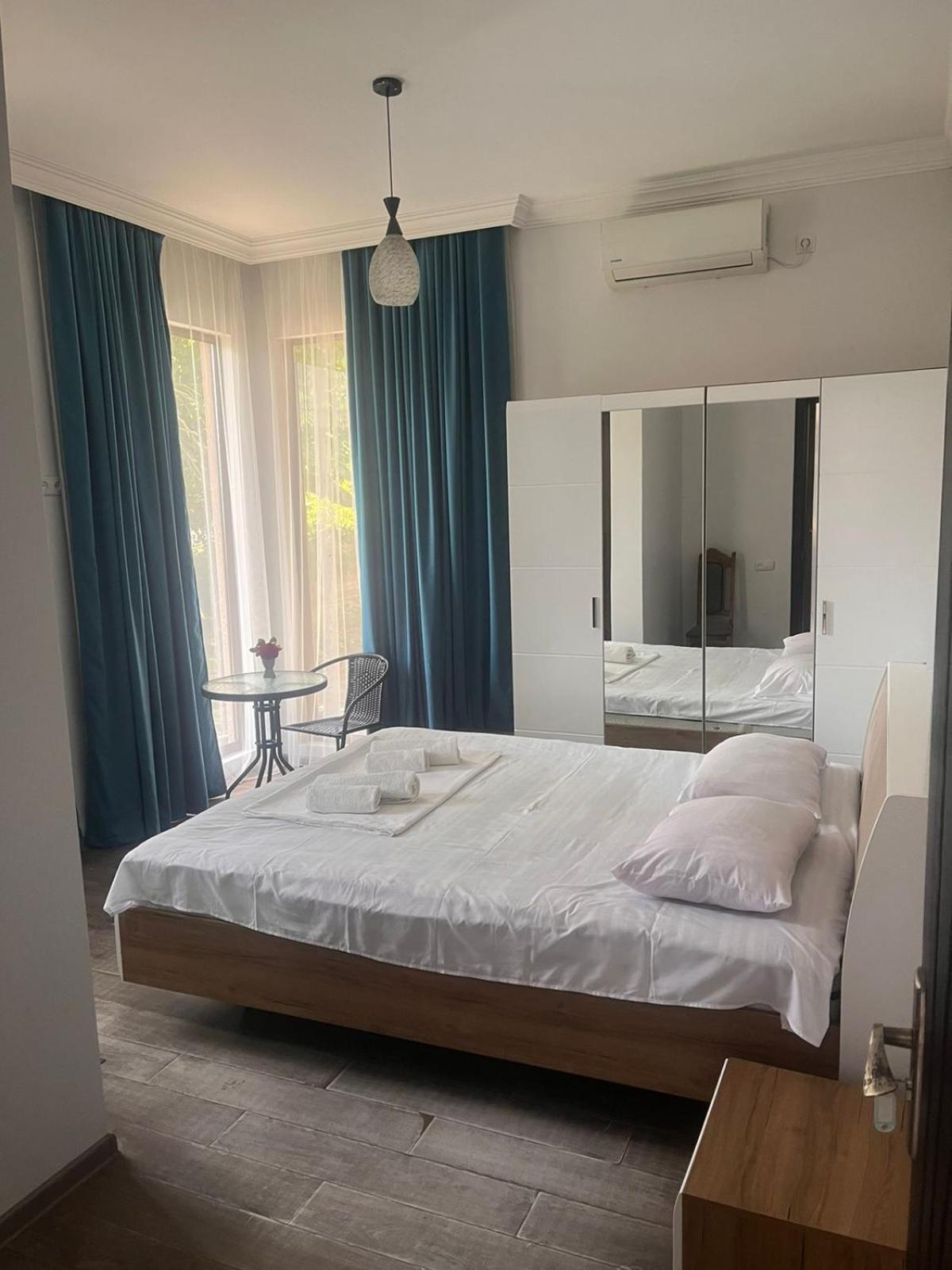 Large Double Room photo 3