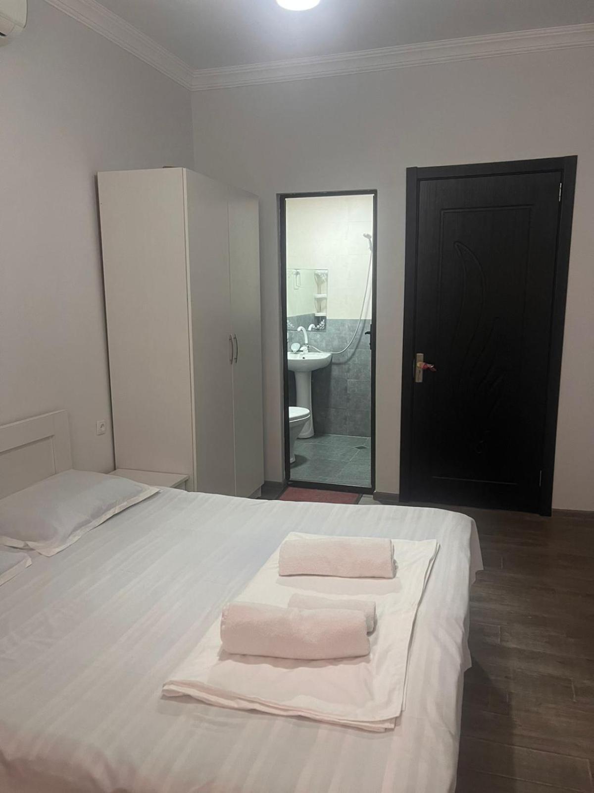 Large Double Room photo 2