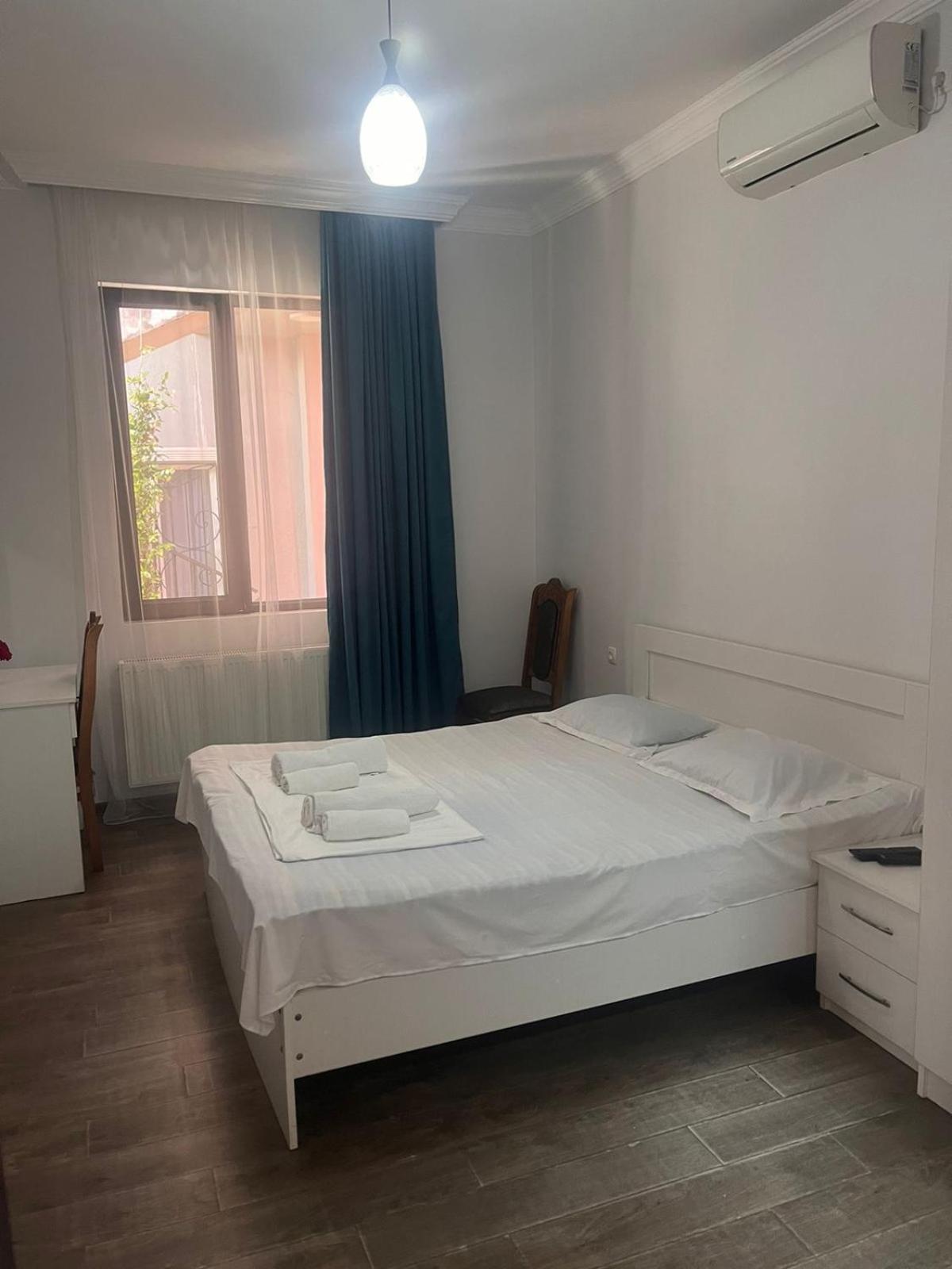 Large Double Room photo 1