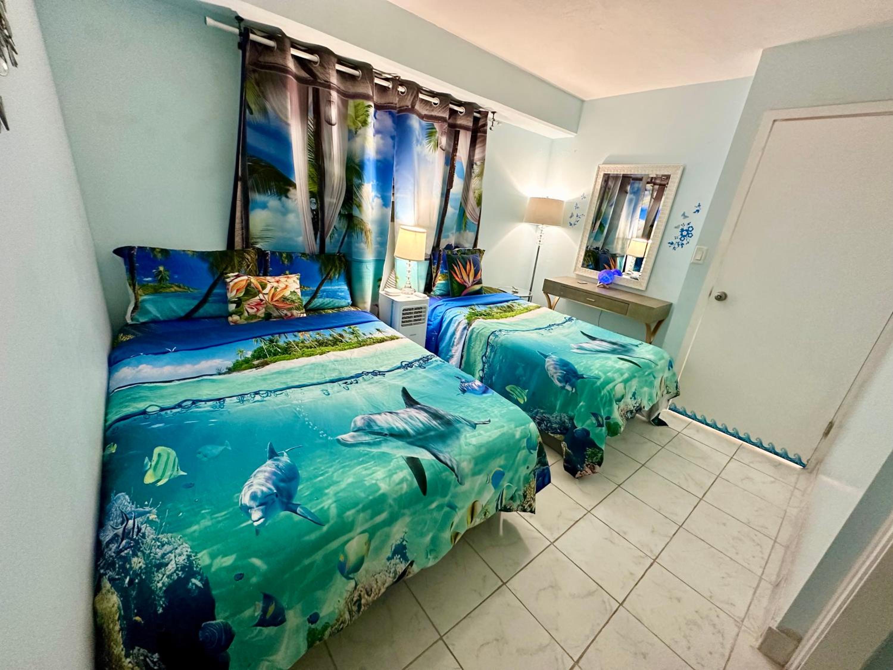 WAIKIKI 2 BEDROOMS, 1 BATH, FREE PARKING, SLEEP 6: Apartment with Pool View photo