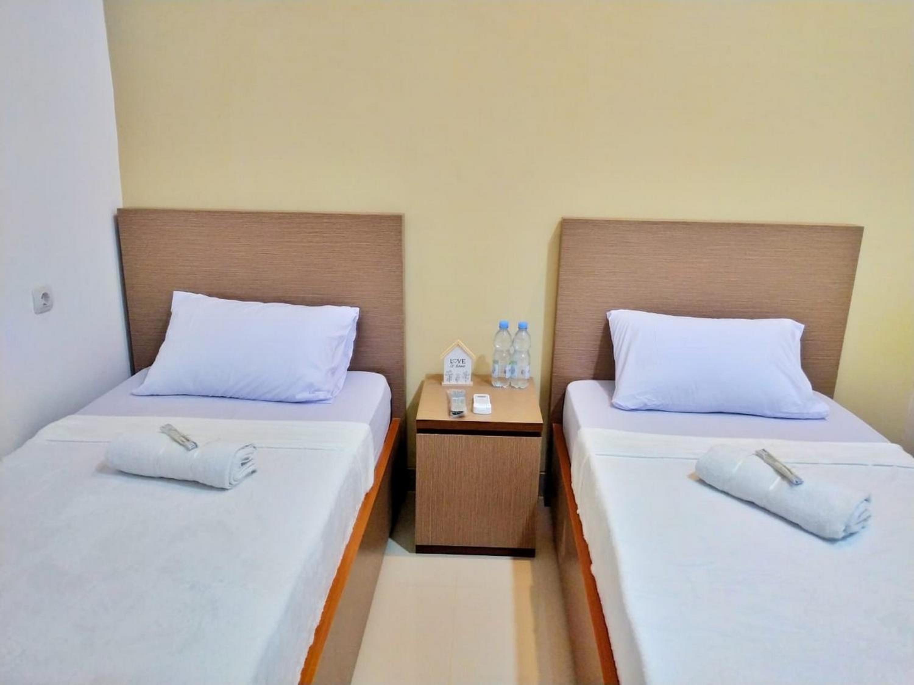 Standard Twin Room - Photo 4