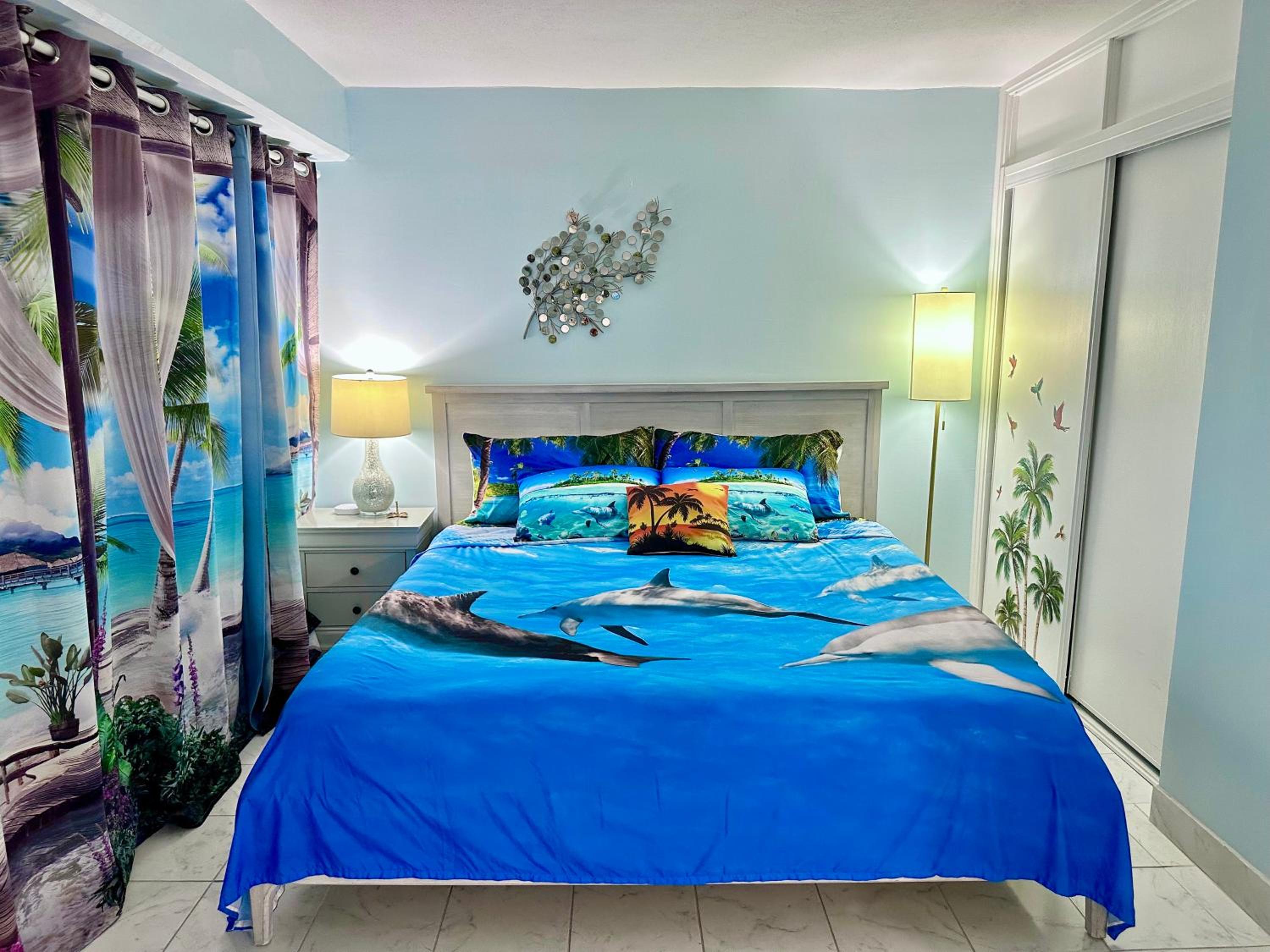 WAIKIKI 2 BEDROOMS, 1 BATH, FREE PARKING, SLEEP 6: Apartment with Pool View photo