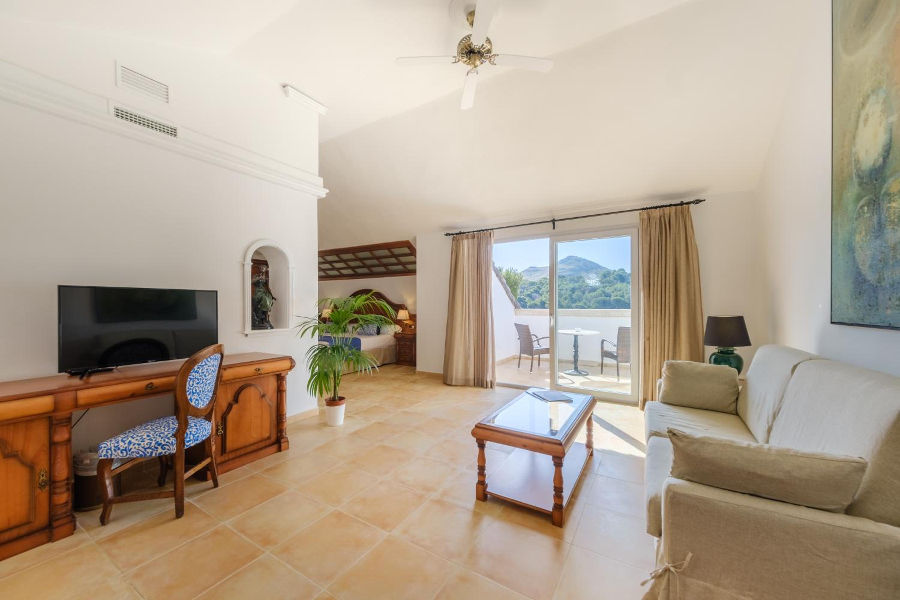 Suite with Terrace and Mountain View photo 2