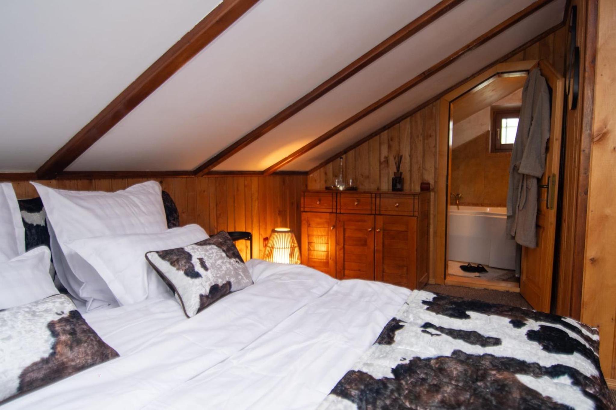 Three-Bedroom Chalet photo 3