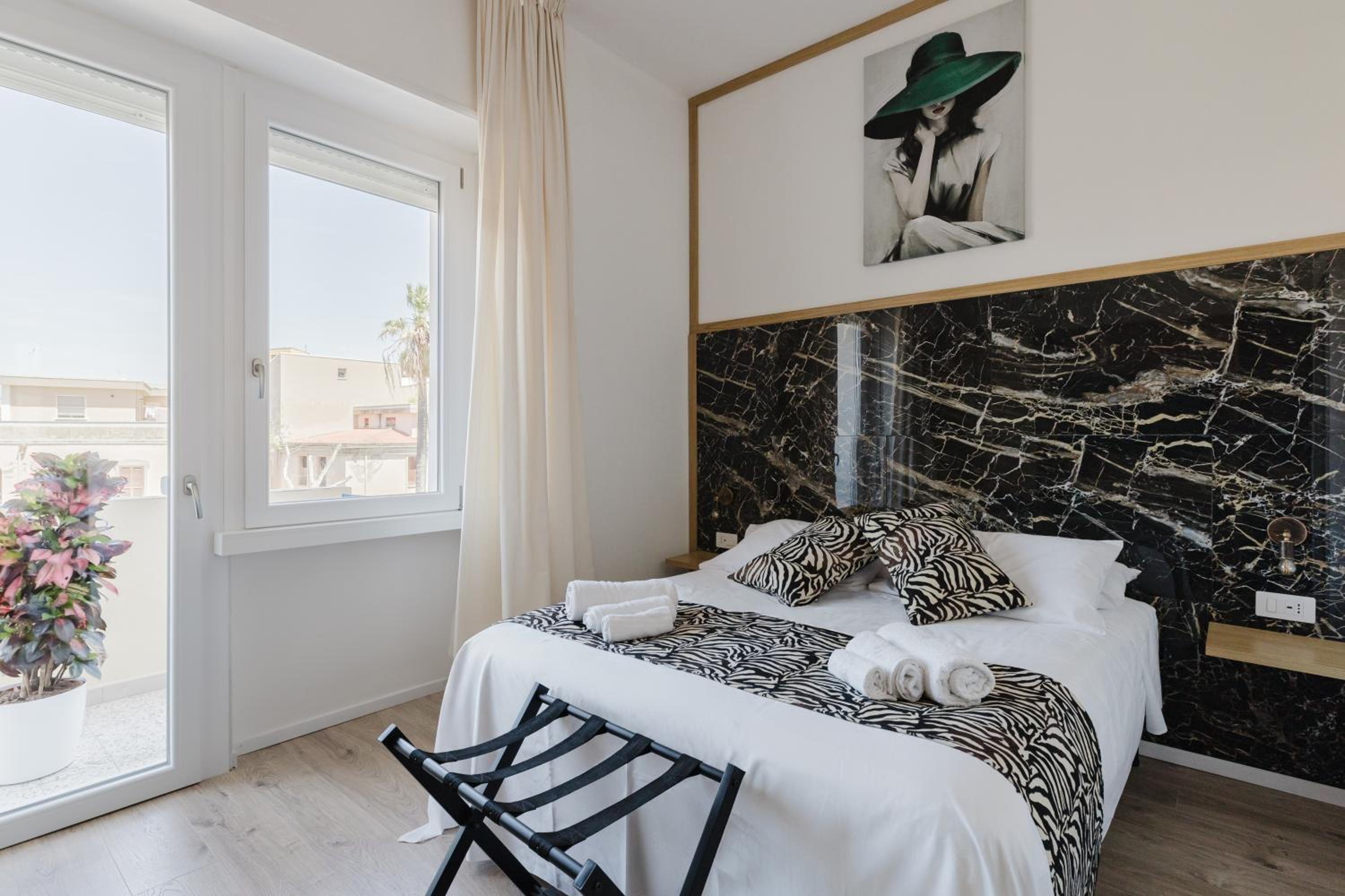 Deluxe Double Room with Balcony photo 1