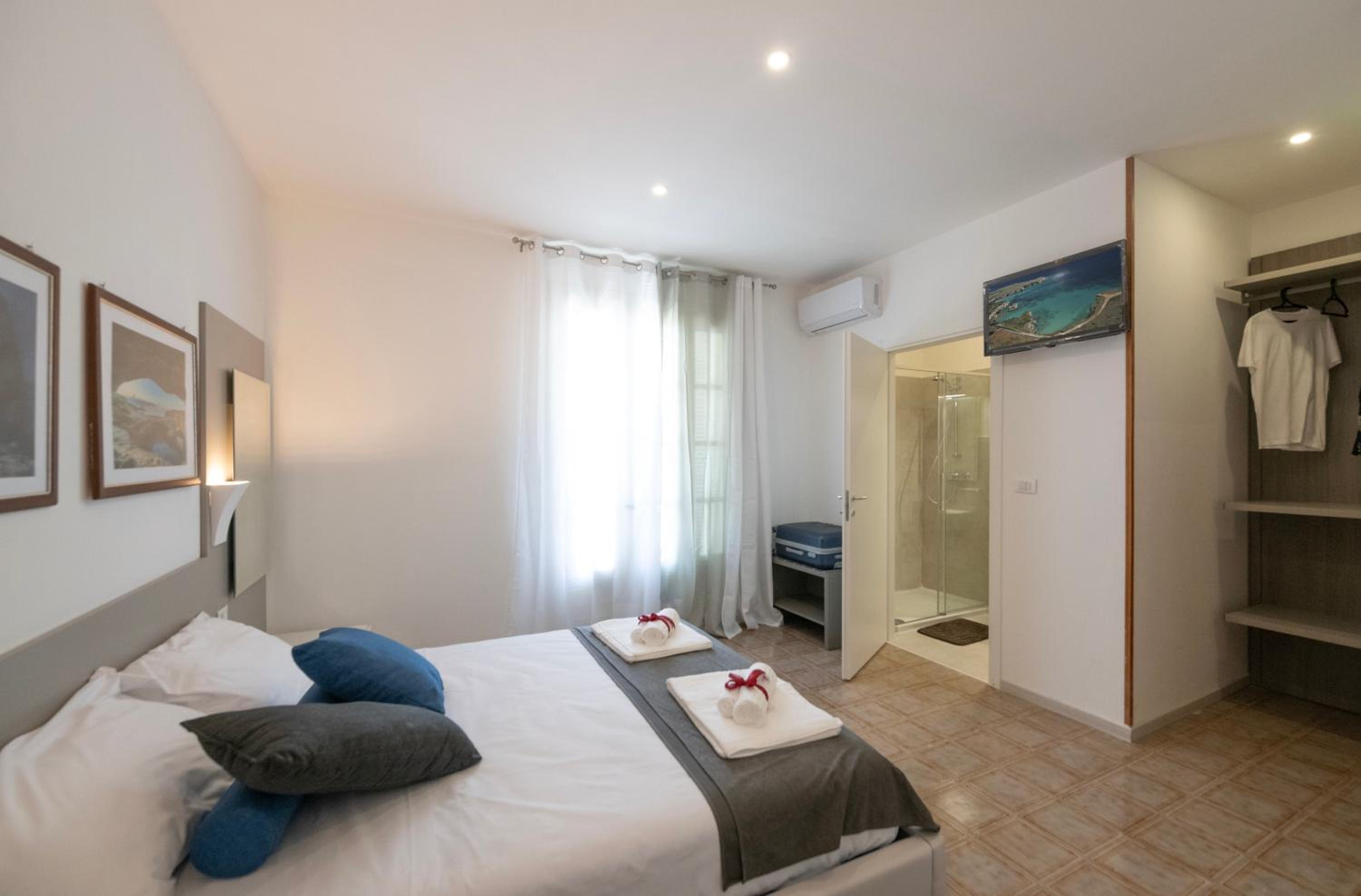Triple Room with Private Bathroom photo 2