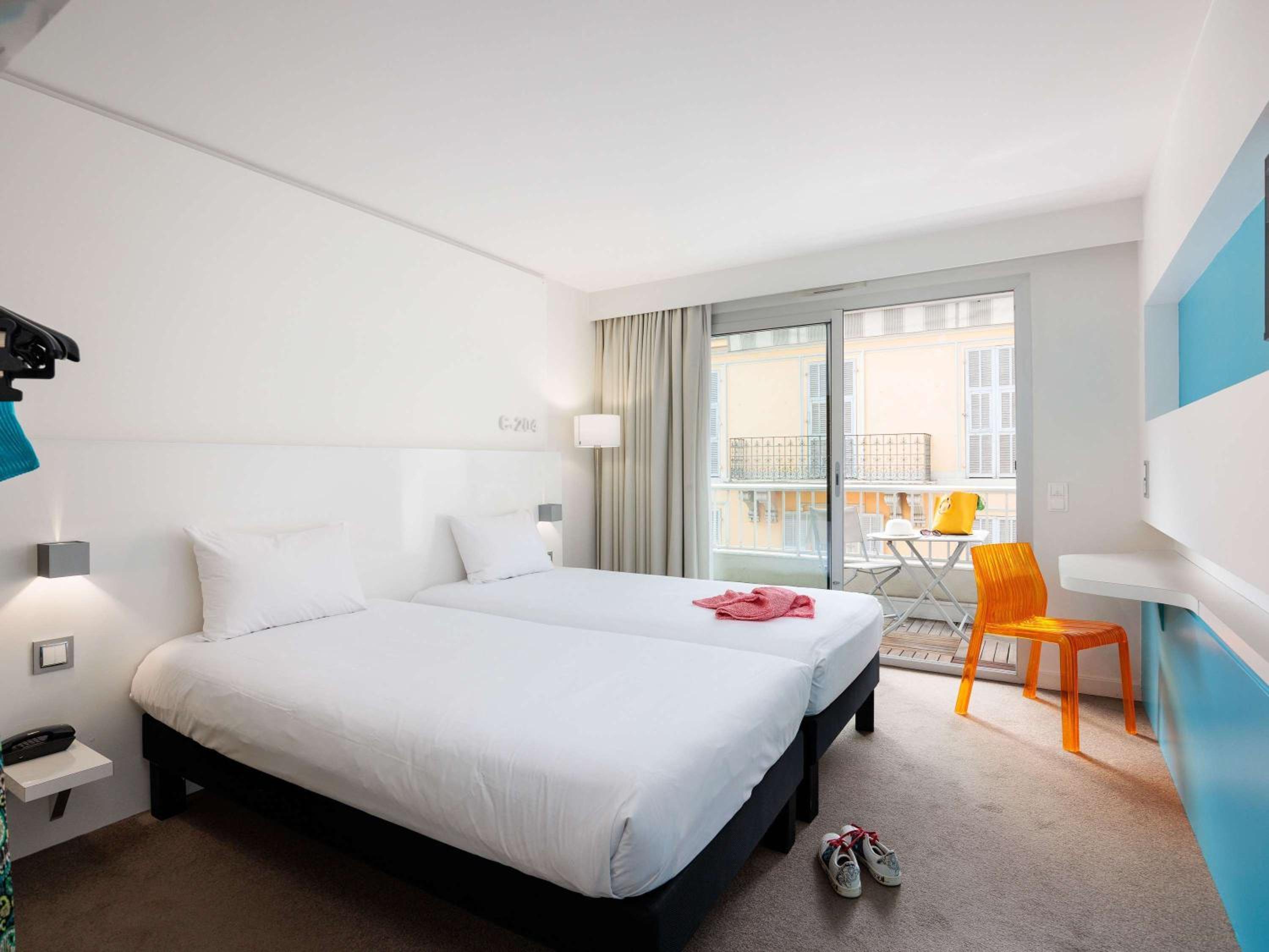 Standard Twin Room with Balcony - Photo 1