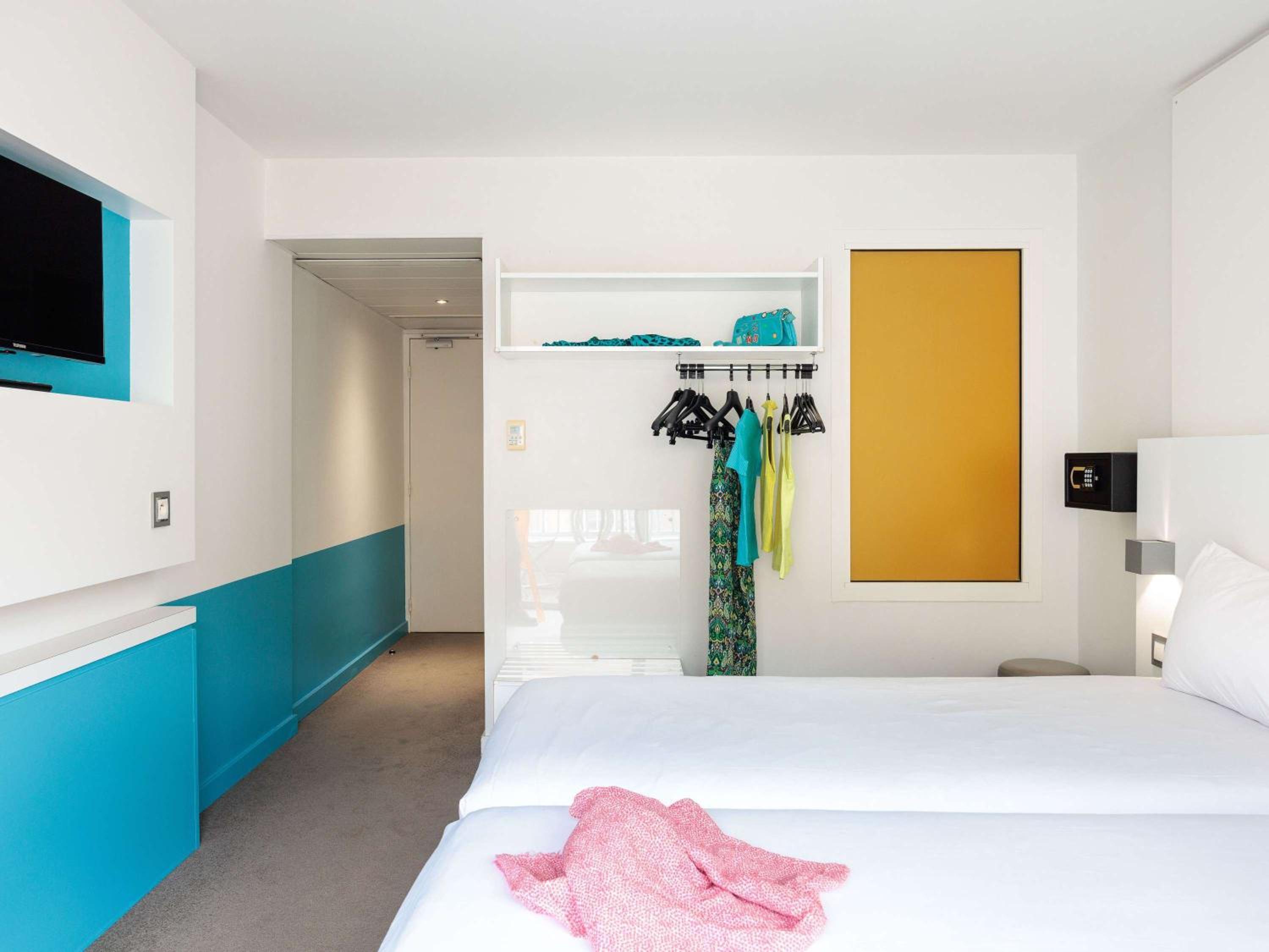 Standard Twin Room with Balcony - Photo 25
