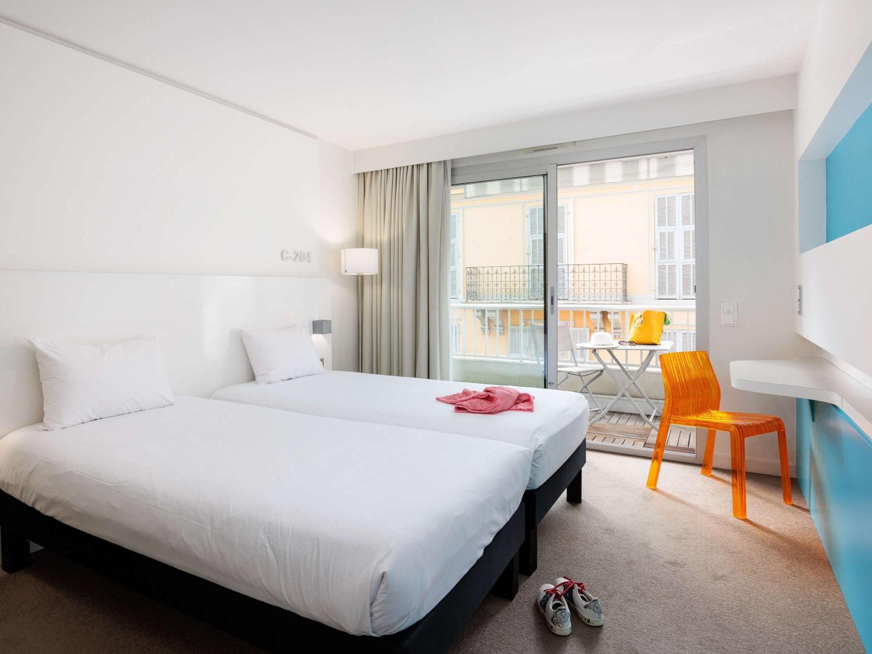 Standard Twin Room with Balcony - Photo 12